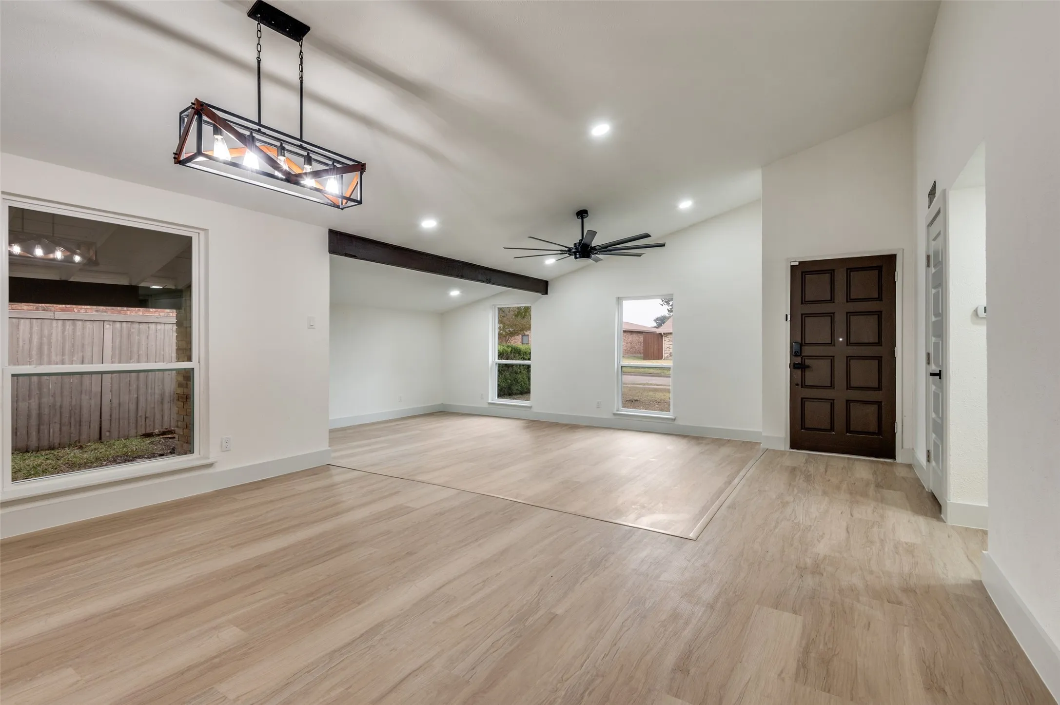 Single Family Residence For Sale in Dallas County , 8517 Van Pelt Drive, Dallas, Texas 75228, 3 Bedroom, 2 Bathroom, 2 Garage spaces, 1,960 Sqft, built in 1976, mls#21316130, Real Estate Agent in Dallas, Homes For Sale in Dallas county, Homes For Sale in Dallas, Realtor in Dallas Texas, Real Estate Brokerage Independent Realty Texas, Luminita Cordes Realtor