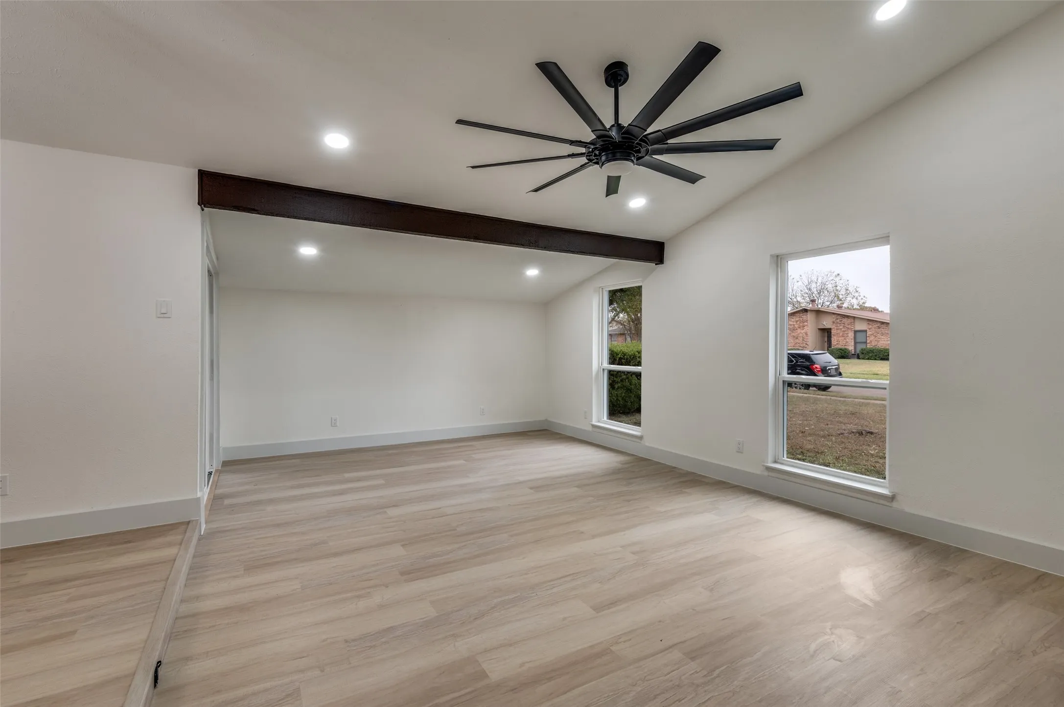 Single Family Residence For Sale in Dallas County , 8517 Van Pelt Drive, Dallas, Texas 75228, 3 Bedroom, 2 Bathroom, 2 Garage spaces, 1,960 Sqft, built in 1976, mls#21316130, Real Estate Agent in Dallas, Homes For Sale in Dallas county, Homes For Sale in Dallas, Realtor in Dallas Texas, Real Estate Brokerage Independent Realty Texas, Luminita Cordes Realtor