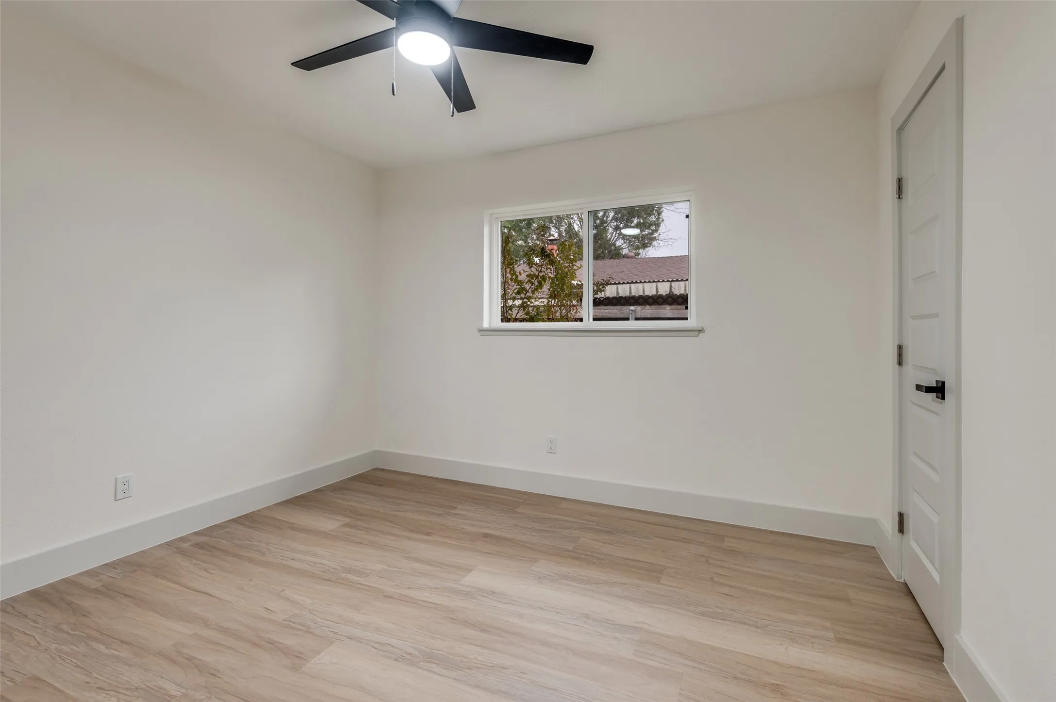 Single Family Residence For Sale in Dallas County , 8517 Van Pelt Drive, Dallas, Texas 75228, 3 Bedroom, 2 Bathroom, 2 Garage spaces, 1,960 Sqft, built in 1976, mls#21316130, Real Estate Agent in Dallas, Homes For Sale in Dallas county, Homes For Sale in Dallas, Realtor in Dallas Texas, Real Estate Brokerage Independent Realty Texas, Luminita Cordes Realtor