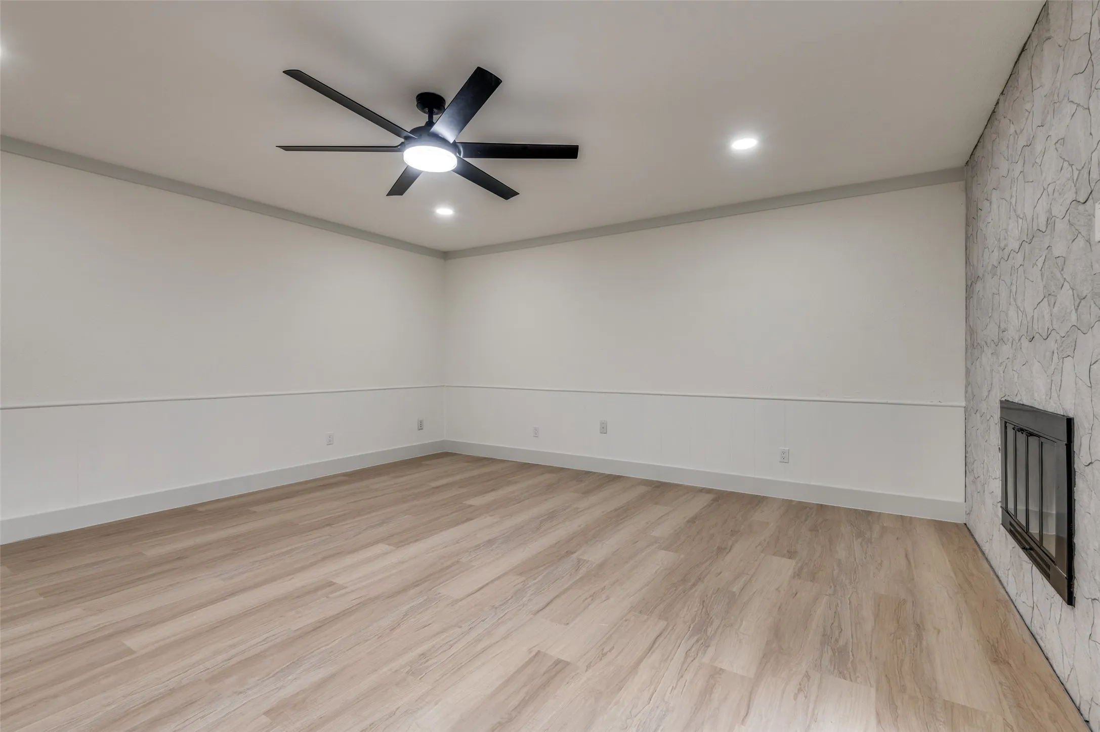 Single Family Residence For Sale in Dallas County , 8517 Van Pelt Drive, Dallas, Texas 75228, 3 Bedroom, 2 Bathroom, 2 Garage spaces, 1,960 Sqft, built in 1976, mls#21316130, Real Estate Agent in Dallas, Homes For Sale in Dallas county, Homes For Sale in Dallas, Realtor in Dallas Texas, Real Estate Brokerage Independent Realty Texas, Luminita Cordes Realtor