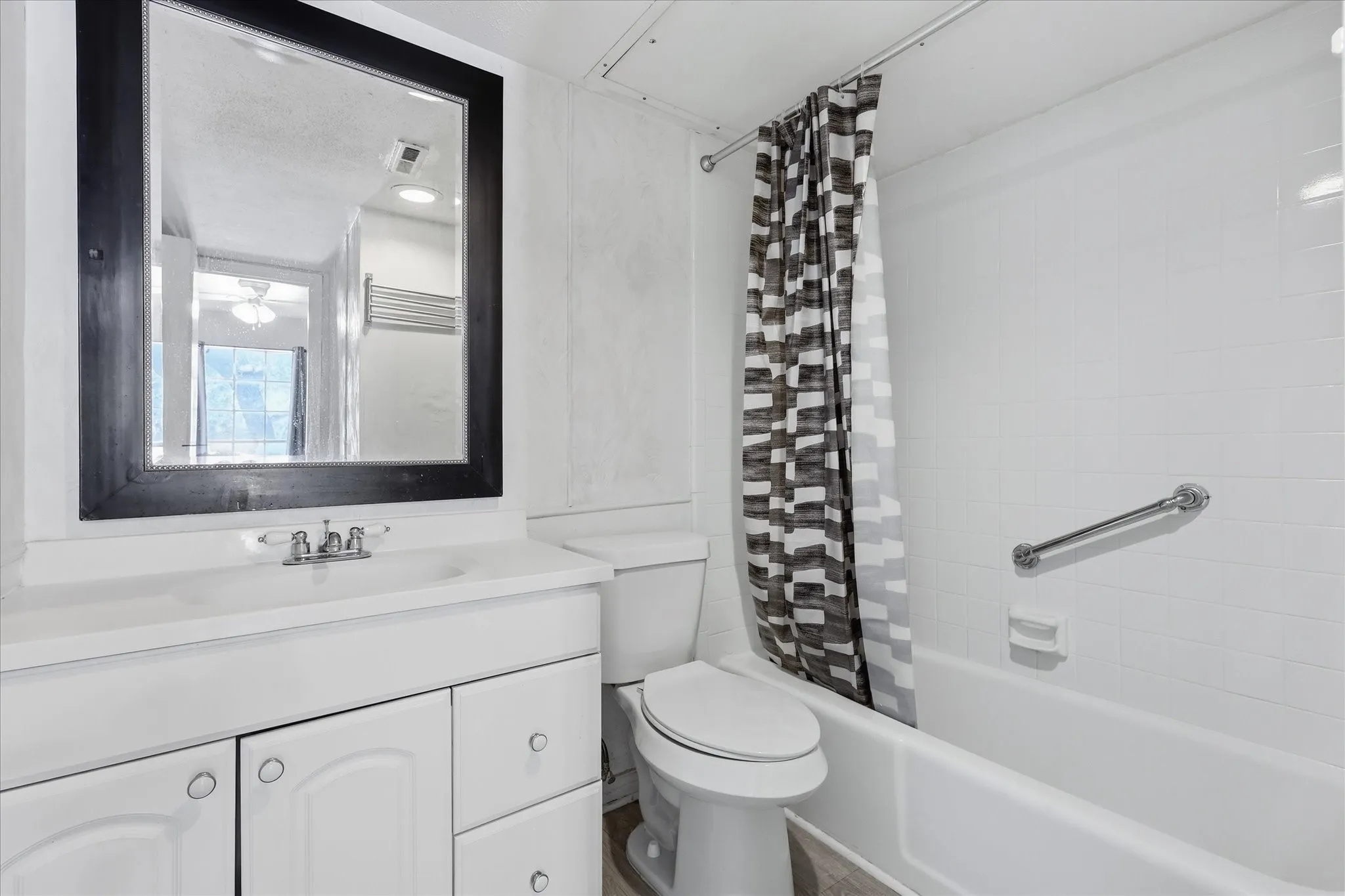 Condominium For Sale in Dallas County , 15918 Club Crest Drive 2111, Dallas, Texas 75248, 1 Bedroom, 1 Bathroom, Garage spaces, 622 Sqft, built in 1968, mls#21324644, Real Estate Agent in Dallas, Homes For Sale in Dallas county, Homes For Sale in Dallas, Realtor in Dallas Texas, Real Estate Brokerage Independent Realty Texas, Luminita Cordes Realtor
