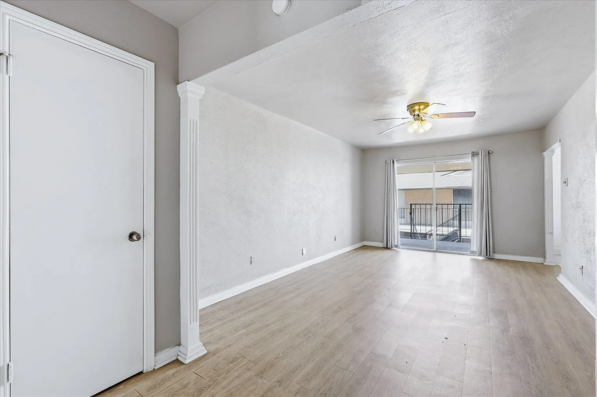 Condominium For Sale in Dallas County , 15918 Club Crest Drive 2111, Dallas, Texas 75248, 1 Bedroom, 1 Bathroom, Garage spaces, 622 Sqft, built in 1968, mls#21324644, Real Estate Agent in Dallas, Homes For Sale in Dallas county, Homes For Sale in Dallas, Realtor in Dallas Texas, Real Estate Brokerage Independent Realty Texas, Luminita Cordes Realtor