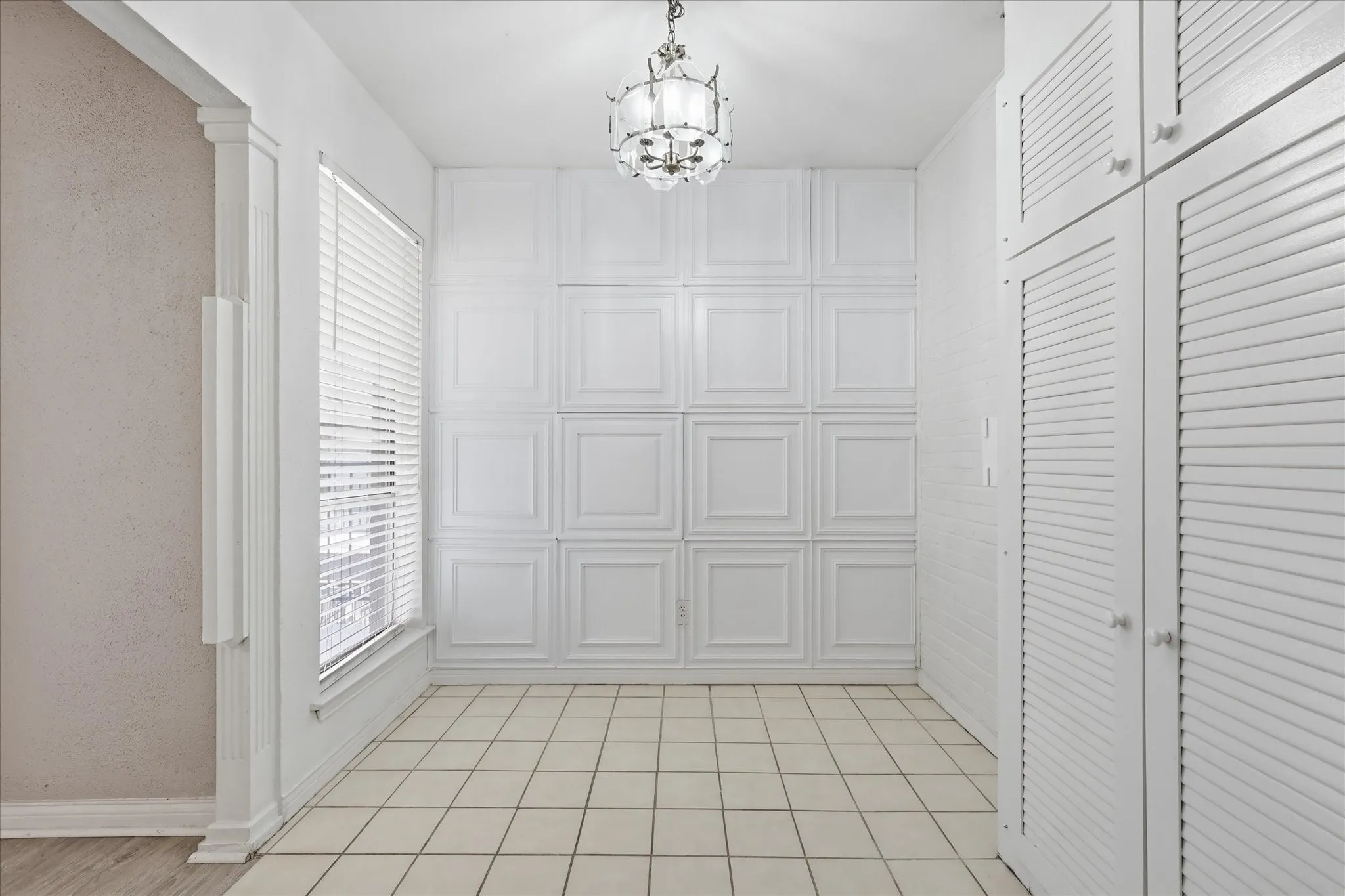 Condominium For Sale in Dallas County , 15918 Club Crest Drive 2111, Dallas, Texas 75248, 1 Bedroom, 1 Bathroom, Garage spaces, 622 Sqft, built in 1968, mls#21324644, Real Estate Agent in Dallas, Homes For Sale in Dallas county, Homes For Sale in Dallas, Realtor in Dallas Texas, Real Estate Brokerage Independent Realty Texas, Luminita Cordes Realtor