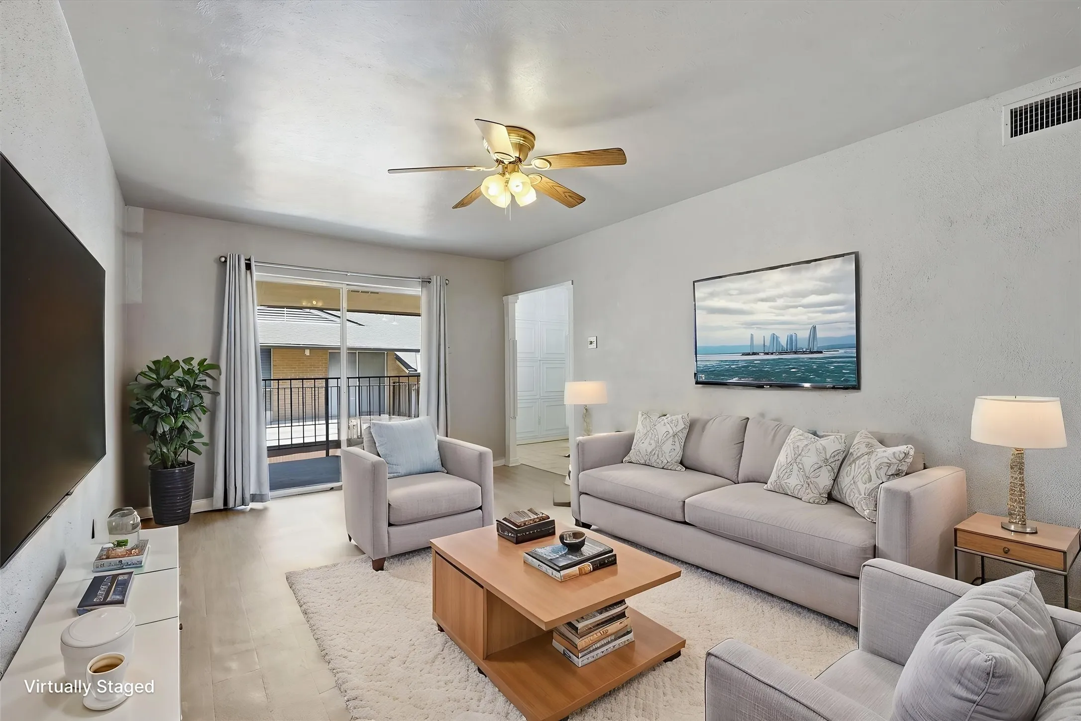 Condominium For Sale in Dallas County , 15918 Club Crest Drive 2111, Dallas, Texas 75248, 1 Bedroom, 1 Bathroom, Garage spaces, 622 Sqft, built in 1968, mls#21324644, Real Estate Agent in Dallas, Homes For Sale in Dallas county, Homes For Sale in Dallas, Realtor in Dallas Texas, Real Estate Brokerage Independent Realty Texas, Luminita Cordes Realtor