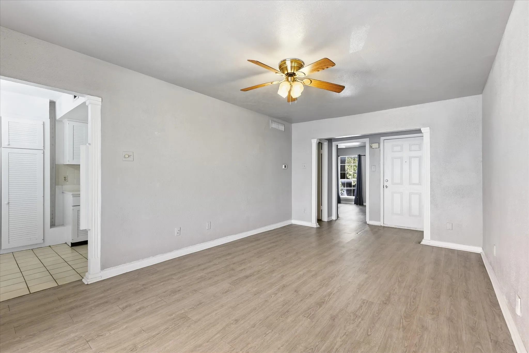 Condominium For Sale in Dallas County , 15918 Club Crest Drive 2111, Dallas, Texas 75248, 1 Bedroom, 1 Bathroom, Garage spaces, 622 Sqft, built in 1968, mls#21324644, Real Estate Agent in Dallas, Homes For Sale in Dallas county, Homes For Sale in Dallas, Realtor in Dallas Texas, Real Estate Brokerage Independent Realty Texas, Luminita Cordes Realtor