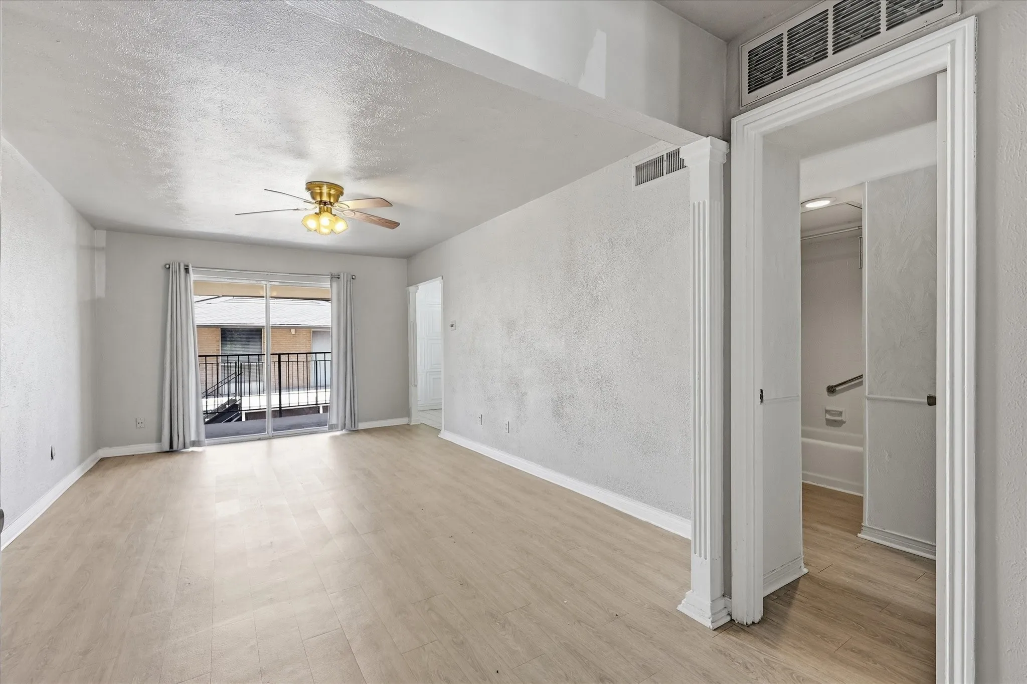 Condominium For Sale in Dallas County , 15918 Club Crest Drive 2111, Dallas, Texas 75248, 1 Bedroom, 1 Bathroom, Garage spaces, 622 Sqft, built in 1968, mls#21324644, Real Estate Agent in Dallas, Homes For Sale in Dallas county, Homes For Sale in Dallas, Realtor in Dallas Texas, Real Estate Brokerage Independent Realty Texas, Luminita Cordes Realtor