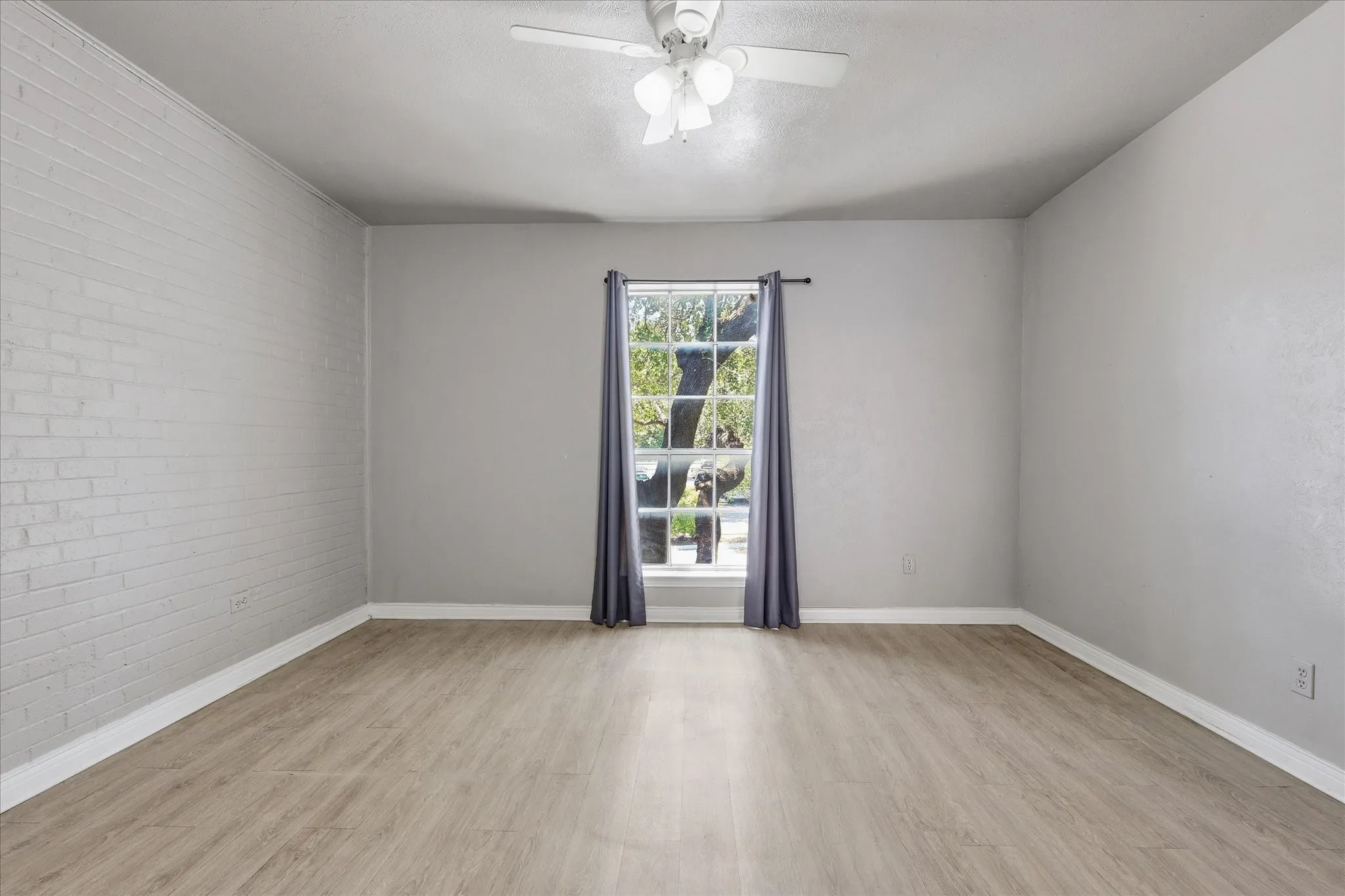 Condominium For Sale in Dallas County , 15918 Club Crest Drive 2111, Dallas, Texas 75248, 1 Bedroom, 1 Bathroom, Garage spaces, 622 Sqft, built in 1968, mls#21324644, Real Estate Agent in Dallas, Homes For Sale in Dallas county, Homes For Sale in Dallas, Realtor in Dallas Texas, Real Estate Brokerage Independent Realty Texas, Luminita Cordes Realtor
