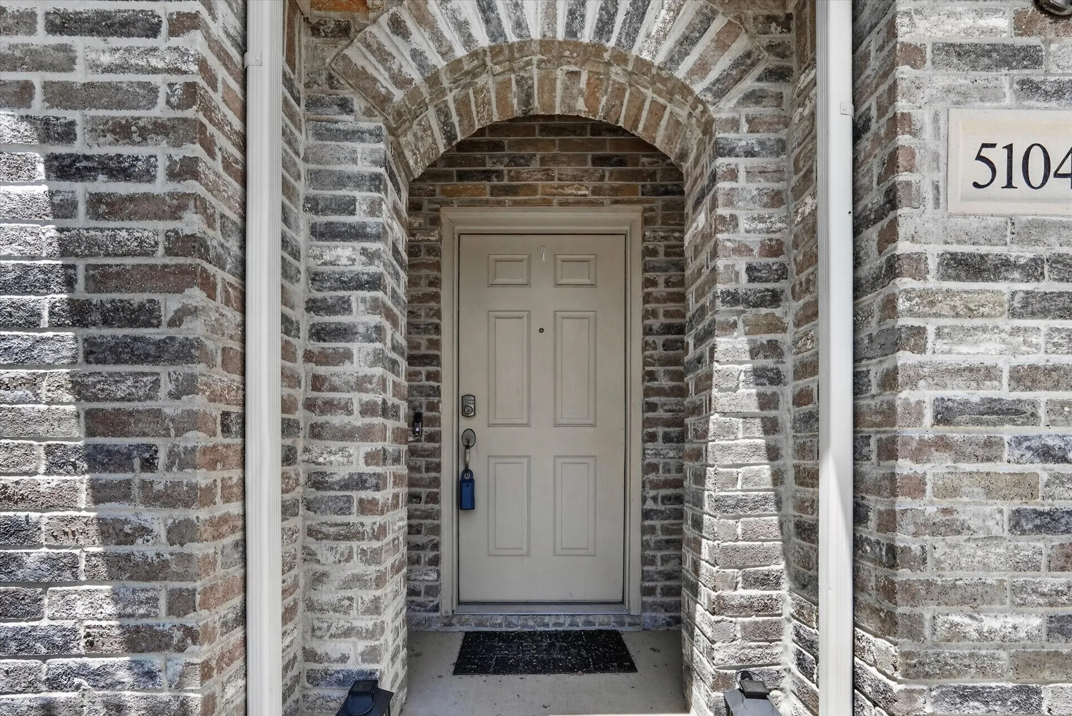 Single Family Residence For Sale in Tarrant County , 5104 Chatfield Place, Arlington, Texas 76017, 4 Bedroom, 2 Bathroom, 2 Garage spaces, 2,025 Sqft, built in 2015, mls#21321731, Real Estate Agent in Arlington, Homes For Sale in Tarrant county, Homes For Sale in Arlington, Realtor in Arlington Texas, Real Estate Brokerage Independent Realty Texas, Luminita Cordes Realtor