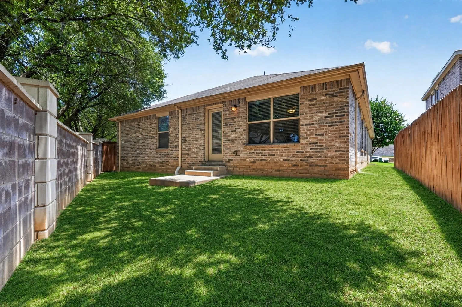 Single Family Residence For Sale in Tarrant County , 5104 Chatfield Place, Arlington, Texas 76017, 4 Bedroom, 2 Bathroom, 2 Garage spaces, 2,025 Sqft, built in 2015, mls#21321731, Real Estate Agent in Arlington, Homes For Sale in Tarrant county, Homes For Sale in Arlington, Realtor in Arlington Texas, Real Estate Brokerage Independent Realty Texas, Luminita Cordes Realtor