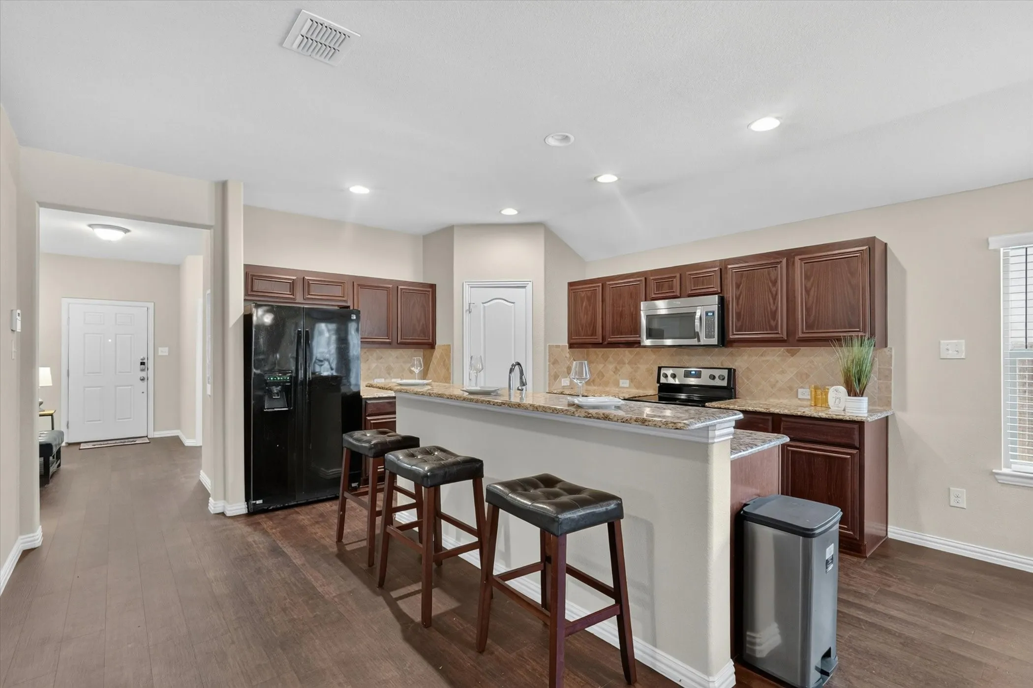 Single Family Residence For Sale in Tarrant County , 5104 Chatfield Place, Arlington, Texas 76017, 4 Bedroom, 2 Bathroom, 2 Garage spaces, 2,025 Sqft, built in 2015, mls#21321731, Real Estate Agent in Arlington, Homes For Sale in Tarrant county, Homes For Sale in Arlington, Realtor in Arlington Texas, Real Estate Brokerage Independent Realty Texas, Luminita Cordes Realtor