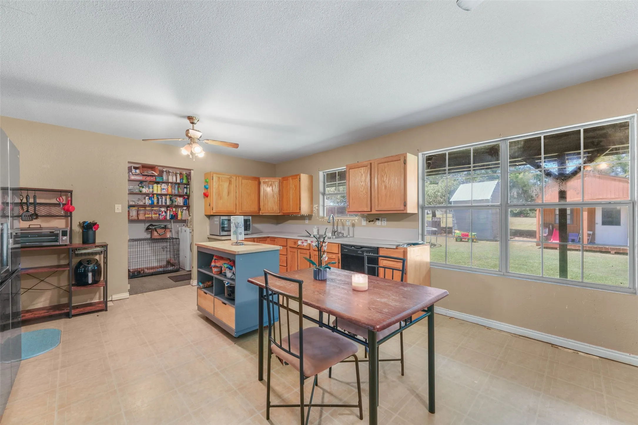 Single Family Residence For Sale in Van Zandt County , 1112 Caprice Drive, Grand Saline, Texas 75140, 3 Bedroom, 2 Bathroom, Garage spaces, 1,728 Sqft, built in 1998, mls#21326805, Real Estate Agent in Grand Saline, Homes For Sale in Van Zandt county, Homes For Sale in Grand Saline, Realtor in Grand Saline Texas, Real Estate Brokerage Independent Realty Texas, Luminita Cordes Realtor