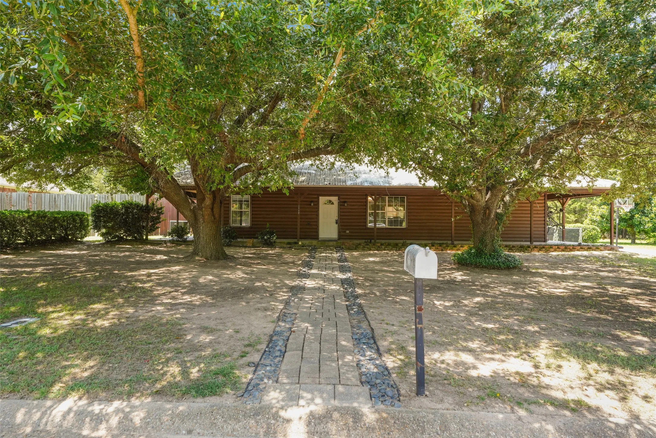 Single Family Residence For Sale in Van Zandt County , 1112 Caprice Drive, Grand Saline, Texas 75140, 3 Bedroom, 2 Bathroom, Garage spaces, 1,728 Sqft, built in 1998, mls#21326805, Real Estate Agent in Grand Saline, Homes For Sale in Van Zandt county, Homes For Sale in Grand Saline, Realtor in Grand Saline Texas, Real Estate Brokerage Independent Realty Texas, Luminita Cordes Realtor