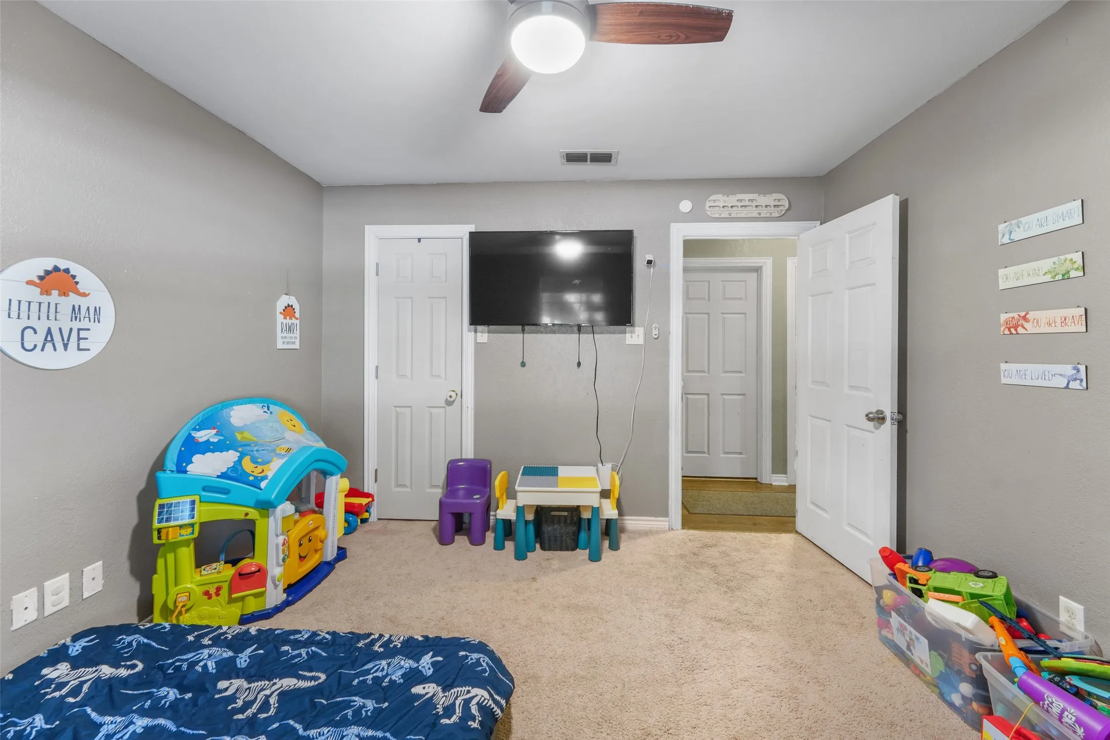 Single Family Residence For Sale in Van Zandt County , 1112 Caprice Drive, Grand Saline, Texas 75140, 3 Bedroom, 2 Bathroom, Garage spaces, 1,728 Sqft, built in 1998, mls#21326805, Real Estate Agent in Grand Saline, Homes For Sale in Van Zandt county, Homes For Sale in Grand Saline, Realtor in Grand Saline Texas, Real Estate Brokerage Independent Realty Texas, Luminita Cordes Realtor