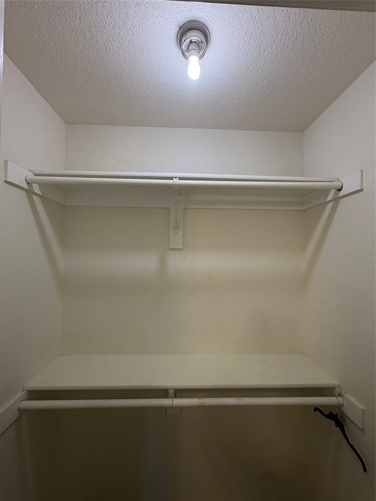 Single Family Residence For Rent in Tarrant County , 8128 Doreen Avenue, Fort Worth, Texas 76116, 3 Bedroom, 2 Bathroom, 1 Garage spaces, 1,094 Sqft, built in 2007, mls#21326354, Real Estate Agent in Fort Worth, Homes For Rent in Tarrant county, Homes For Rent in Fort Worth, Realtor in Fort Worth Texas, Real Estate Brokerage Independent Realty Texas, Luminita Cordes Realtor