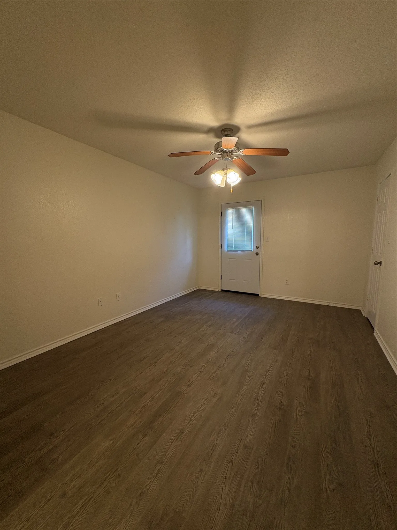 Single Family Residence For Rent in Tarrant County , 8128 Doreen Avenue, Fort Worth, Texas 76116, 3 Bedroom, 2 Bathroom, 1 Garage spaces, 1,094 Sqft, built in 2007, mls#21326354, Real Estate Agent in Fort Worth, Homes For Rent in Tarrant county, Homes For Rent in Fort Worth, Realtor in Fort Worth Texas, Real Estate Brokerage Independent Realty Texas, Luminita Cordes Realtor
