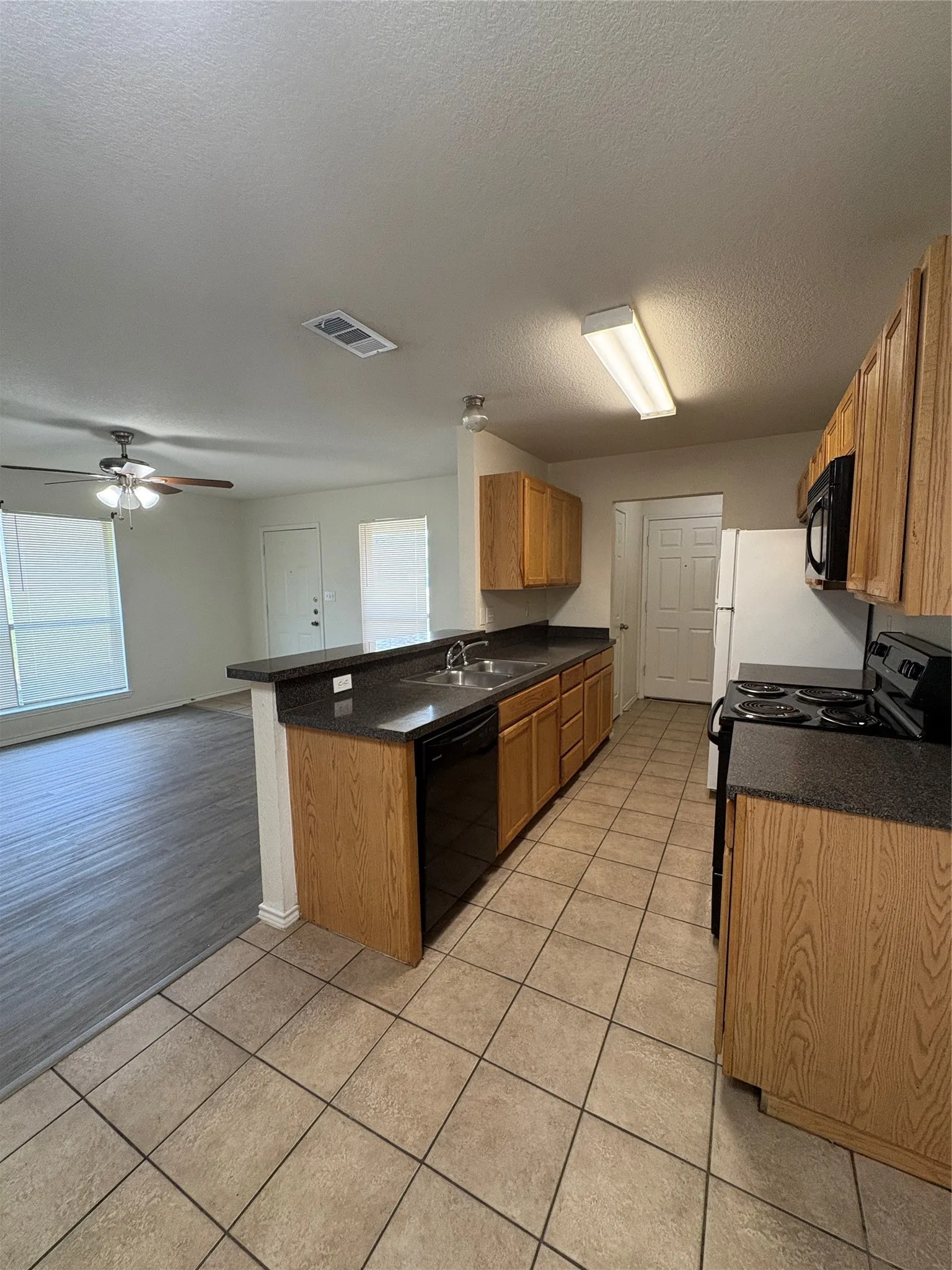 Single Family Residence For Rent in Tarrant County , 8128 Doreen Avenue, Fort Worth, Texas 76116, 3 Bedroom, 2 Bathroom, 1 Garage spaces, 1,094 Sqft, built in 2007, mls#21326354, Real Estate Agent in Fort Worth, Homes For Rent in Tarrant county, Homes For Rent in Fort Worth, Realtor in Fort Worth Texas, Real Estate Brokerage Independent Realty Texas, Luminita Cordes Realtor