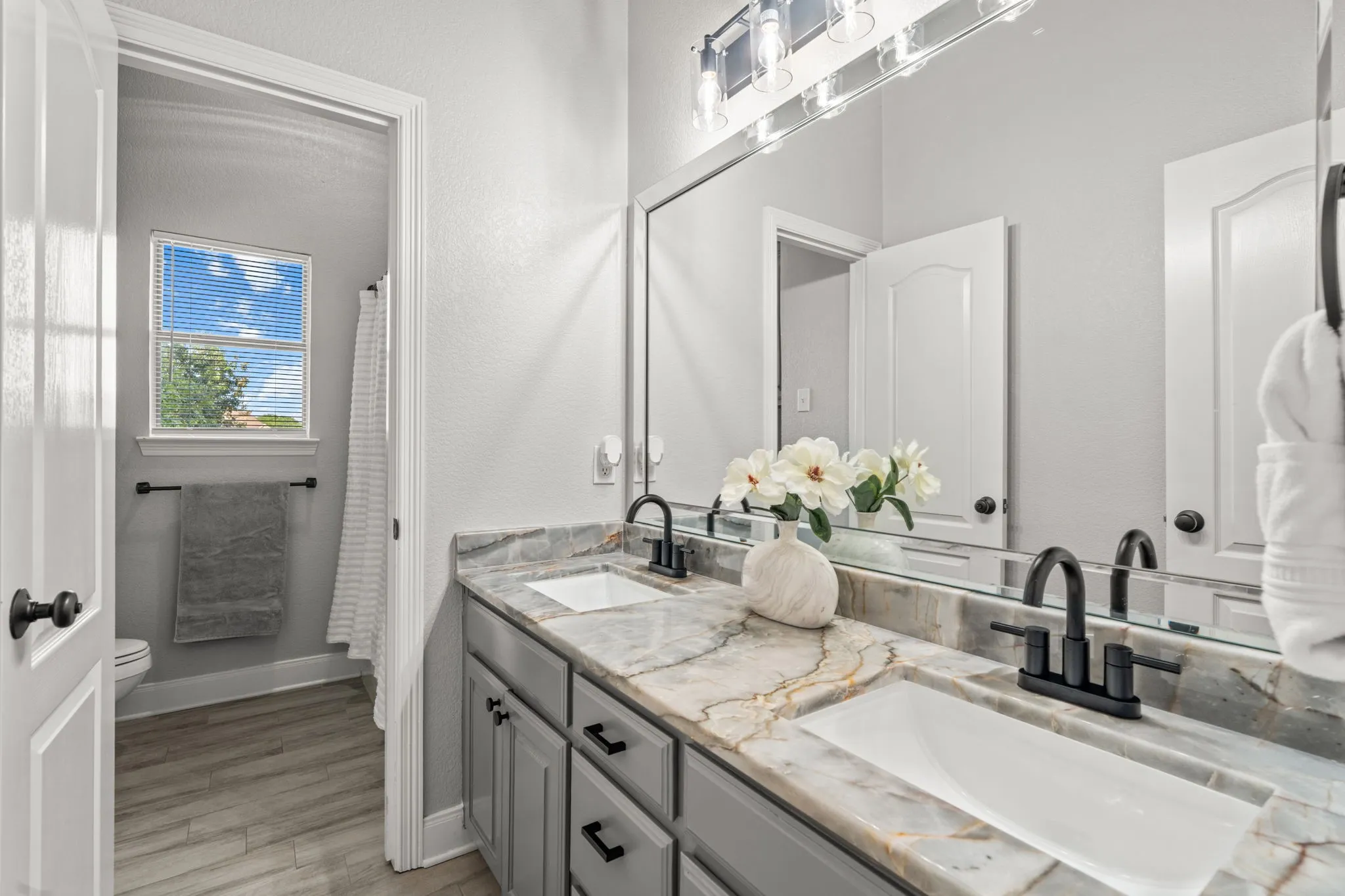Single Family Residence For Sale in Ellis County , 3650 Baylor Boulevard, Midlothian, Texas 76065, 4 Bedroom, 3 Bathroom, 2 Garage spaces, 3,248 Sqft, built in 2004, mls#21325707, Real Estate Agent in Midlothian, Homes For Sale in Ellis county, Homes For Sale in Midlothian, Realtor in Midlothian Texas, Real Estate Brokerage Independent Realty Texas, Luminita Cordes Realtor