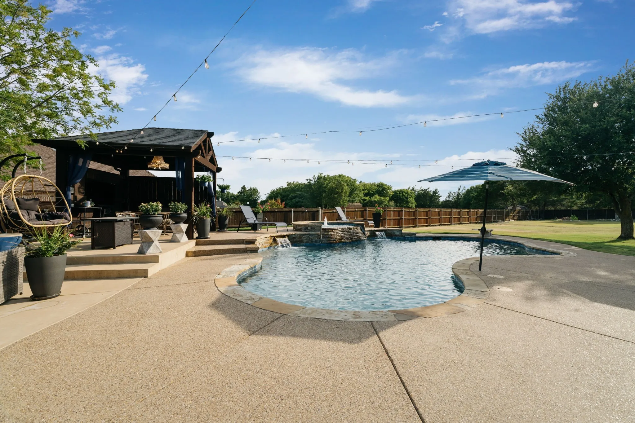 Single Family Residence For Sale in Ellis County , 3650 Baylor Boulevard, Midlothian, Texas 76065, 4 Bedroom, 3 Bathroom, 2 Garage spaces, 3,248 Sqft, built in 2004, mls#21325707, Real Estate Agent in Midlothian, Homes For Sale in Ellis county, Homes For Sale in Midlothian, Realtor in Midlothian Texas, Real Estate Brokerage Independent Realty Texas, Luminita Cordes Realtor