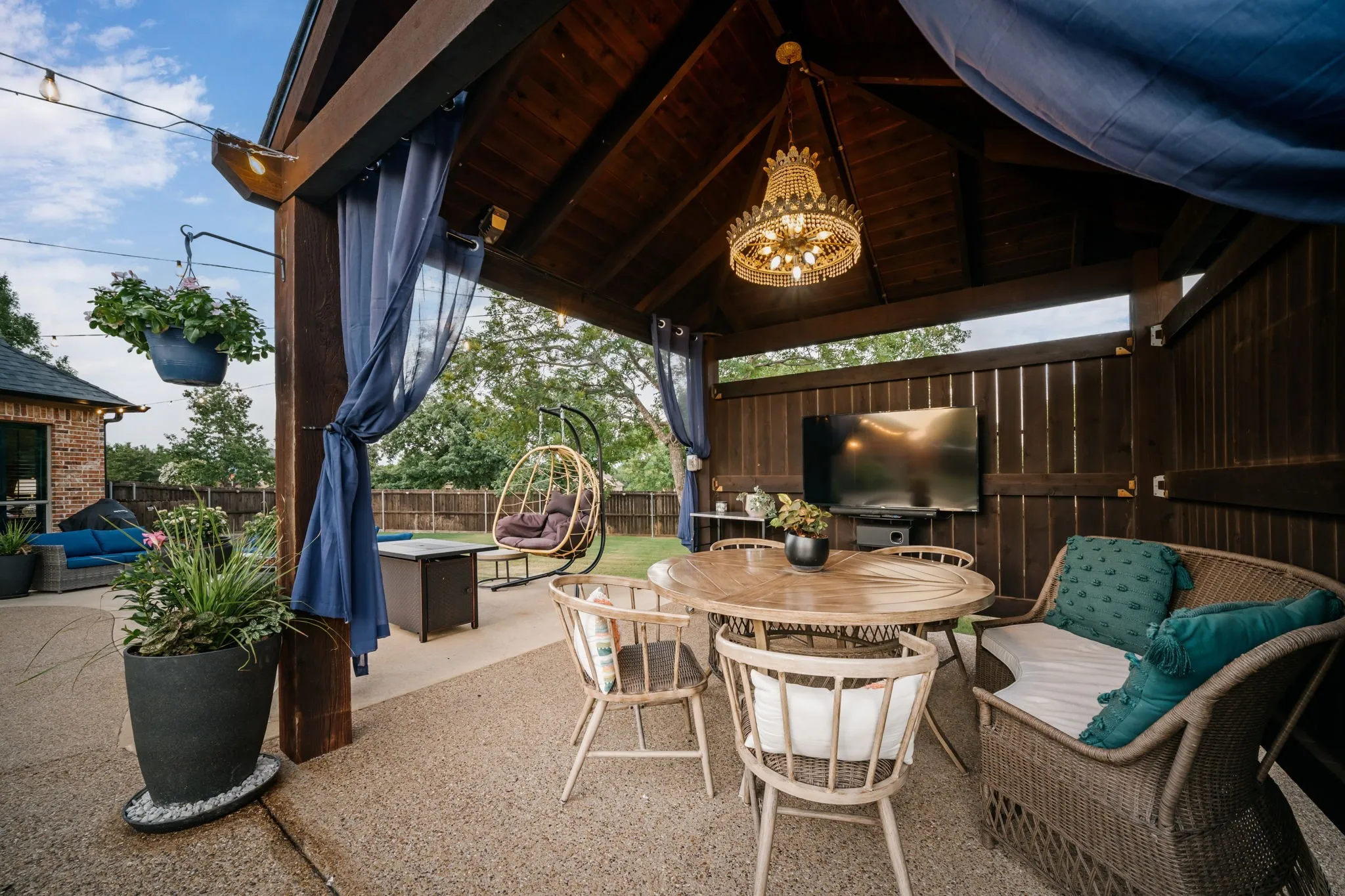 Single Family Residence For Sale in Ellis County , 3650 Baylor Boulevard, Midlothian, Texas 76065, 4 Bedroom, 3 Bathroom, 2 Garage spaces, 3,248 Sqft, built in 2004, mls#21325707, Real Estate Agent in Midlothian, Homes For Sale in Ellis county, Homes For Sale in Midlothian, Realtor in Midlothian Texas, Real Estate Brokerage Independent Realty Texas, Luminita Cordes Realtor