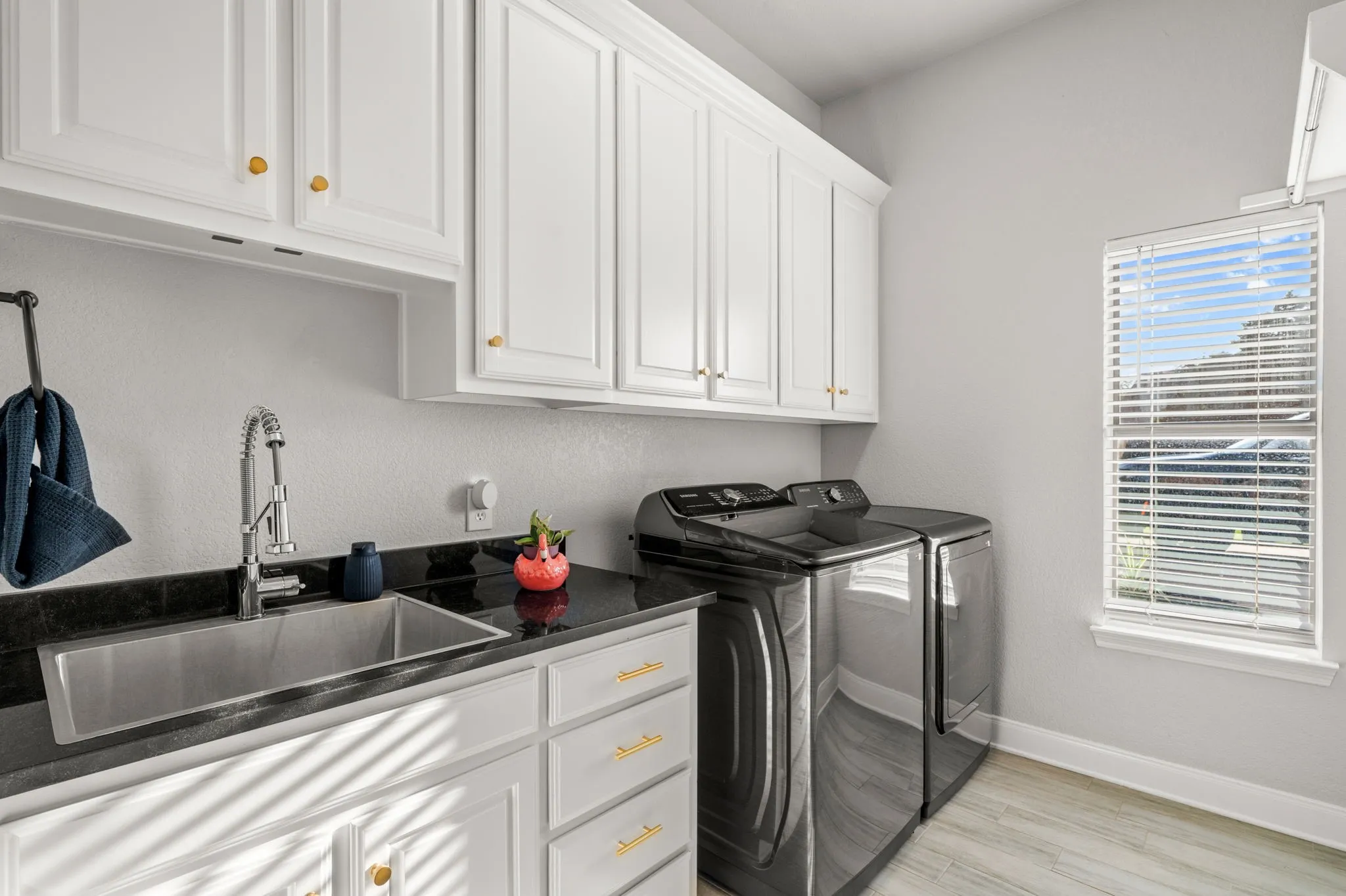 Single Family Residence For Sale in Ellis County , 3650 Baylor Boulevard, Midlothian, Texas 76065, 4 Bedroom, 3 Bathroom, 2 Garage spaces, 3,248 Sqft, built in 2004, mls#21325707, Real Estate Agent in Midlothian, Homes For Sale in Ellis county, Homes For Sale in Midlothian, Realtor in Midlothian Texas, Real Estate Brokerage Independent Realty Texas, Luminita Cordes Realtor