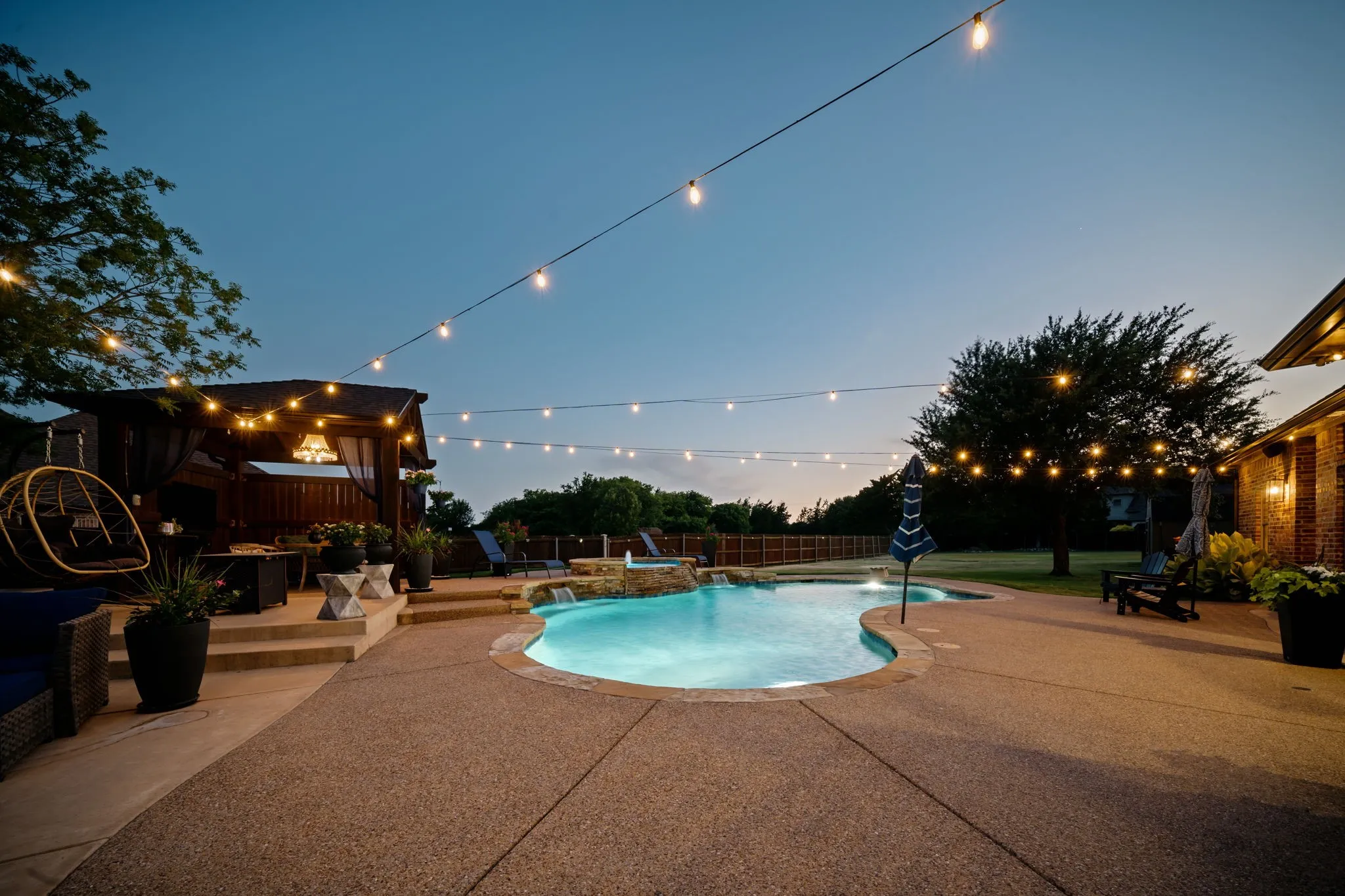 Single Family Residence For Sale in Ellis County , 3650 Baylor Boulevard, Midlothian, Texas 76065, 4 Bedroom, 3 Bathroom, 2 Garage spaces, 3,248 Sqft, built in 2004, mls#21325707, Real Estate Agent in Midlothian, Homes For Sale in Ellis county, Homes For Sale in Midlothian, Realtor in Midlothian Texas, Real Estate Brokerage Independent Realty Texas, Luminita Cordes Realtor