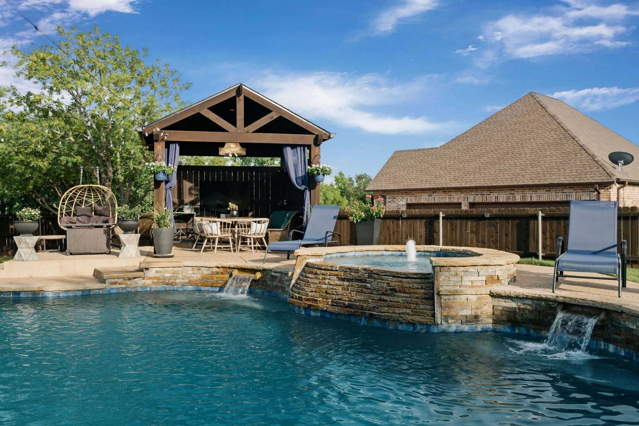 Single Family Residence For Sale in Ellis County , 3650 Baylor Boulevard, Midlothian, Texas 76065, 4 Bedroom, 3 Bathroom, 2 Garage spaces, 3,248 Sqft, built in 2004, mls#21325707, Real Estate Agent in Midlothian, Homes For Sale in Ellis county, Homes For Sale in Midlothian, Realtor in Midlothian Texas, Real Estate Brokerage Independent Realty Texas, Luminita Cordes Realtor