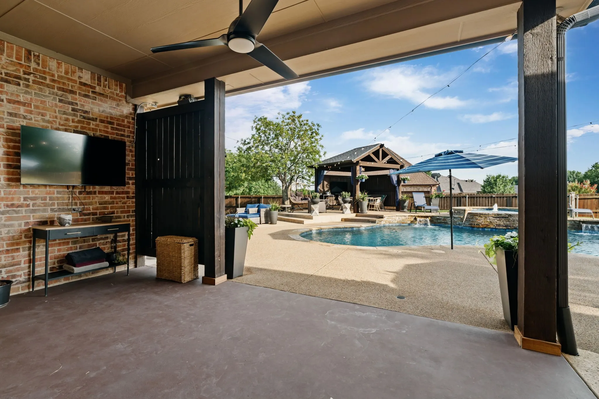 Single Family Residence For Sale in Ellis County , 3650 Baylor Boulevard, Midlothian, Texas 76065, 4 Bedroom, 3 Bathroom, 2 Garage spaces, 3,248 Sqft, built in 2004, mls#21325707, Real Estate Agent in Midlothian, Homes For Sale in Ellis county, Homes For Sale in Midlothian, Realtor in Midlothian Texas, Real Estate Brokerage Independent Realty Texas, Luminita Cordes Realtor