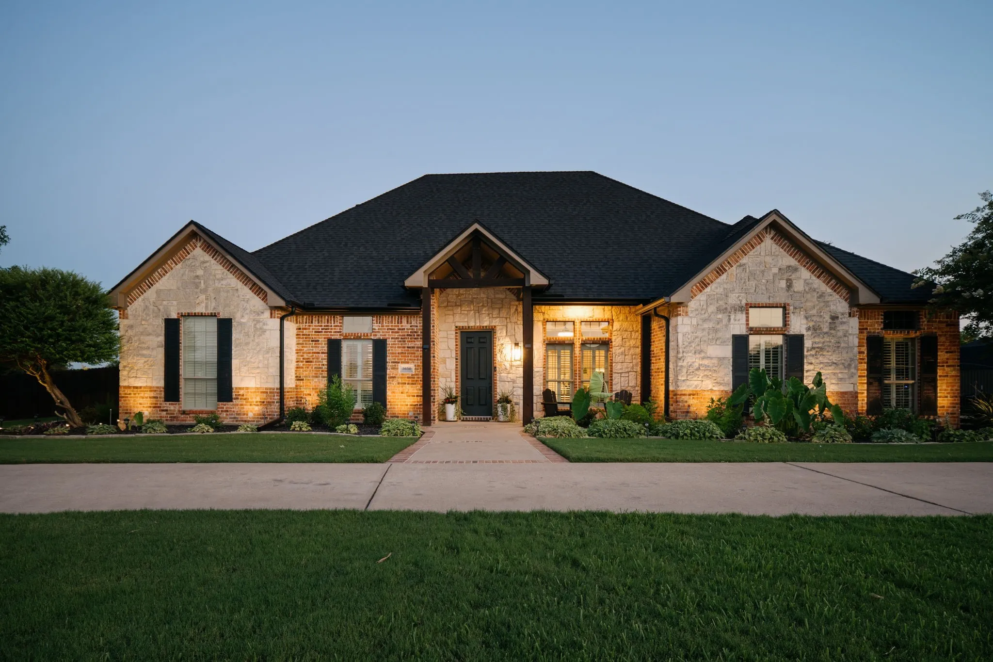 Single Family Residence For Sale in Ellis County , 3650 Baylor Boulevard, Midlothian, Texas 76065, 4 Bedroom, 3 Bathroom, 2 Garage spaces, 3,248 Sqft, built in 2004, mls#21325707, Real Estate Agent in Midlothian, Homes For Sale in Ellis county, Homes For Sale in Midlothian, Realtor in Midlothian Texas, Real Estate Brokerage Independent Realty Texas, Luminita Cordes Realtor