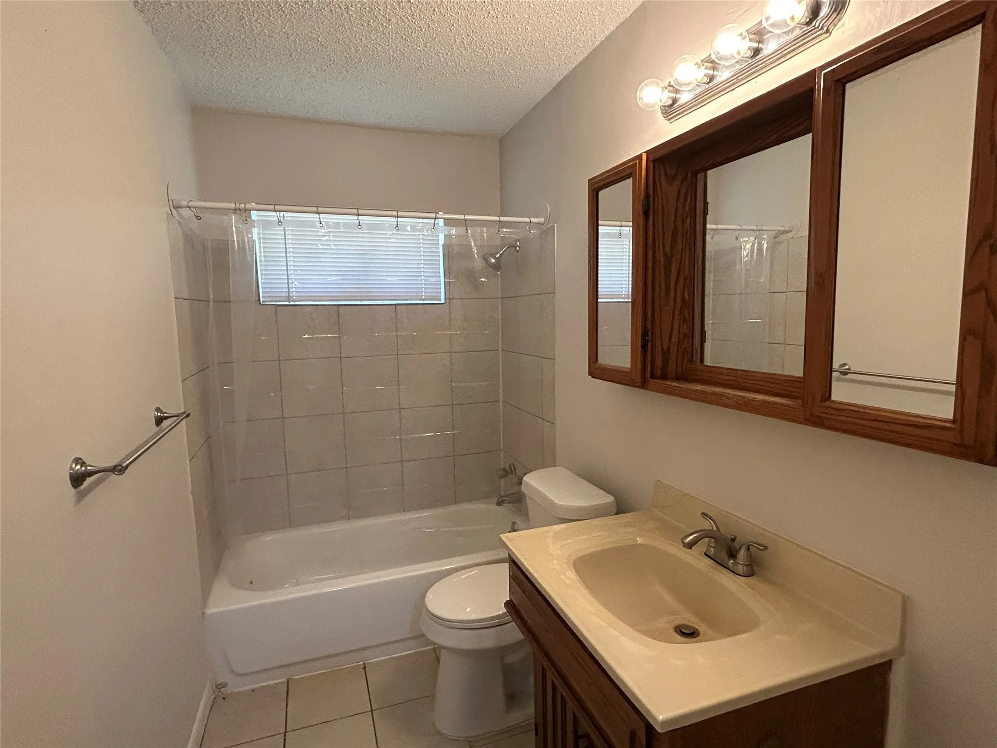 Single Family Residence For Sale in Dallas County , 130 W Cherry Point Drive, Dallas, Texas 75232, 4 Bedroom, 1 Bathroom, Garage spaces, 1,401 Sqft, built in 1941, mls#21328538, Real Estate Agent in Dallas, Homes For Sale in Dallas county, Homes For Sale in Dallas, Realtor in Dallas Texas, Real Estate Brokerage Independent Realty Texas, Luminita Cordes Realtor