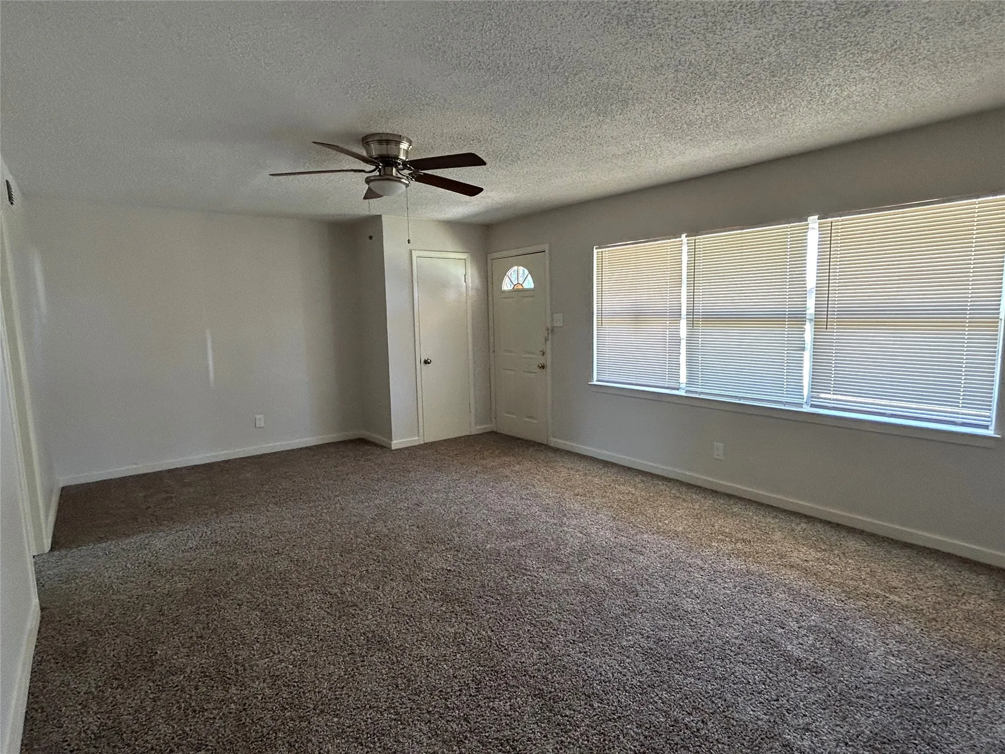 Single Family Residence For Sale in Dallas County , 130 W Cherry Point Drive, Dallas, Texas 75232, 4 Bedroom, 1 Bathroom, Garage spaces, 1,401 Sqft, built in 1941, mls#21328538, Real Estate Agent in Dallas, Homes For Sale in Dallas county, Homes For Sale in Dallas, Realtor in Dallas Texas, Real Estate Brokerage Independent Realty Texas, Luminita Cordes Realtor