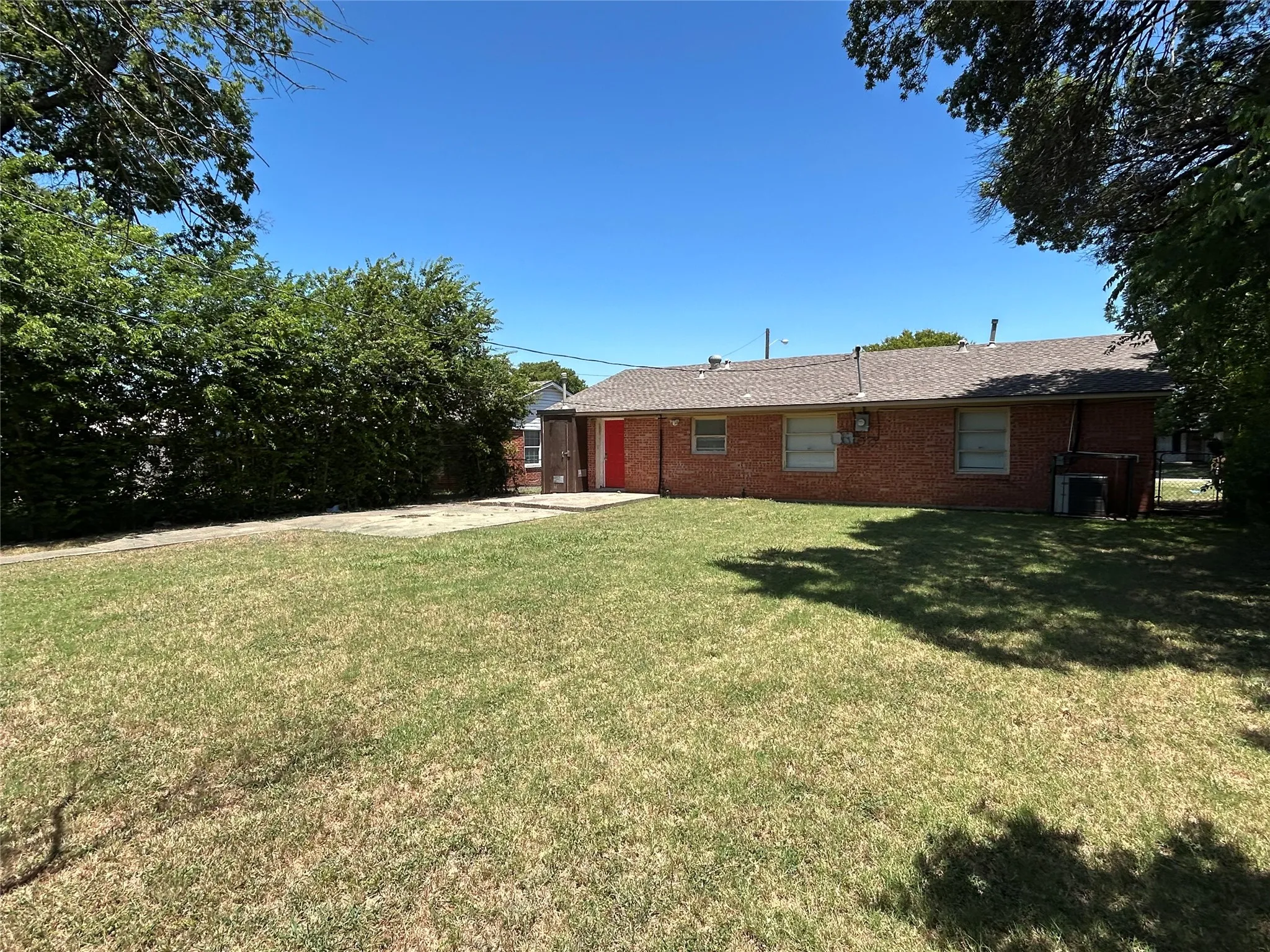 Single Family Residence For Sale in Dallas County , 130 W Cherry Point Drive, Dallas, Texas 75232, 4 Bedroom, 1 Bathroom, Garage spaces, 1,401 Sqft, built in 1941, mls#21328538, Real Estate Agent in Dallas, Homes For Sale in Dallas county, Homes For Sale in Dallas, Realtor in Dallas Texas, Real Estate Brokerage Independent Realty Texas, Luminita Cordes Realtor