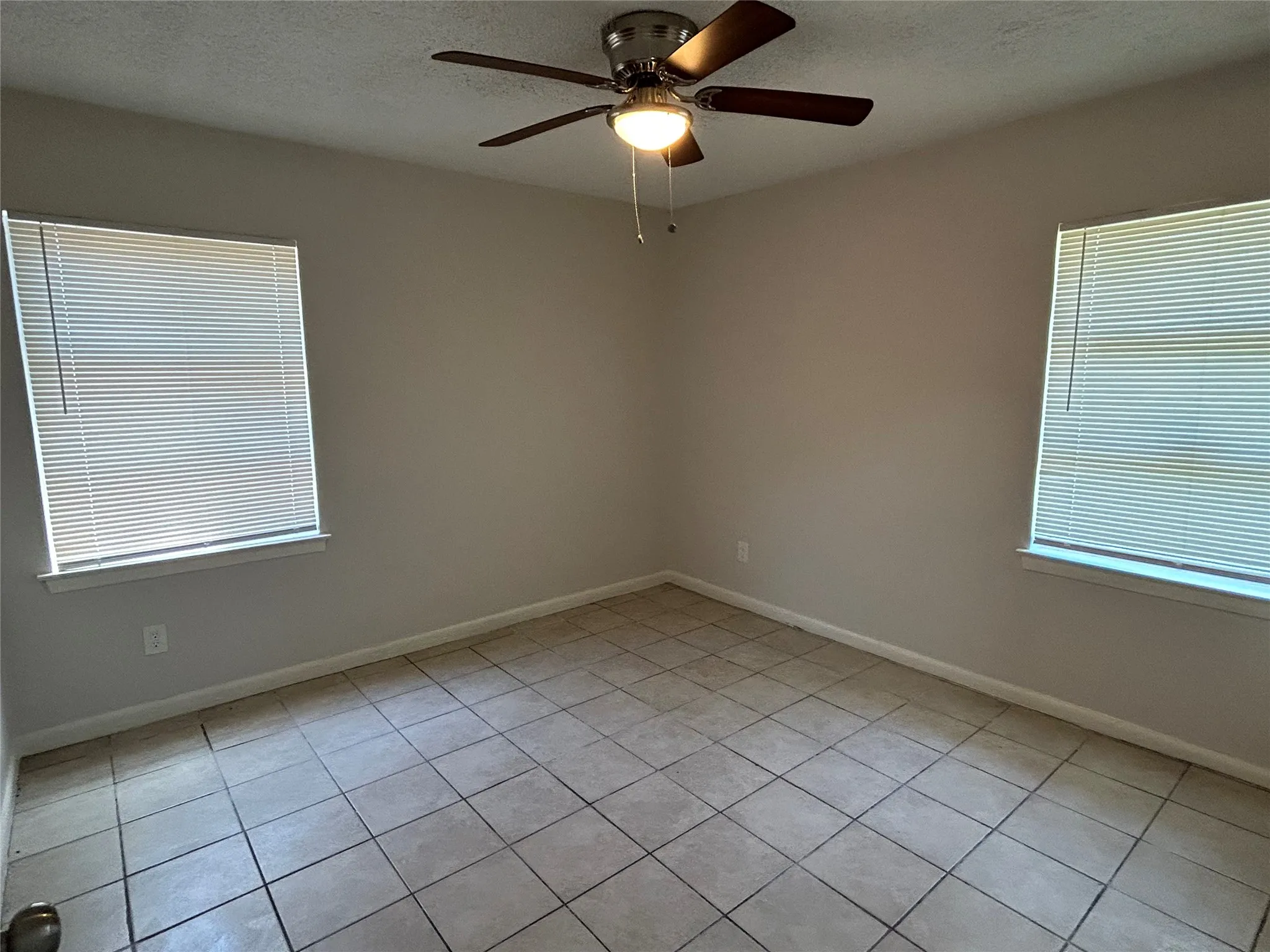 Single Family Residence For Sale in Dallas County , 130 W Cherry Point Drive, Dallas, Texas 75232, 4 Bedroom, 1 Bathroom, Garage spaces, 1,401 Sqft, built in 1941, mls#21328538, Real Estate Agent in Dallas, Homes For Sale in Dallas county, Homes For Sale in Dallas, Realtor in Dallas Texas, Real Estate Brokerage Independent Realty Texas, Luminita Cordes Realtor