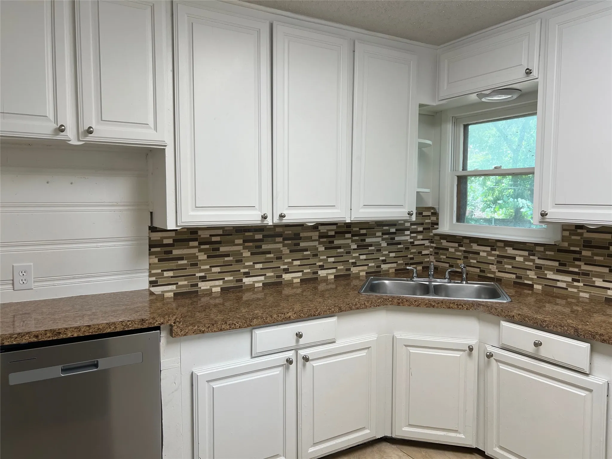 Single Family Residence For Rent in Tarrant County , 213 Wanda Way, Hurst, Texas 76053, 3 Bedroom, 2 Bathroom, Garage spaces, 1,349 Sqft, built in 1958, mls#21328539, Real Estate Agent in Hurst, Homes For Rent in Tarrant county, Homes For Rent in Hurst, Realtor in Hurst Texas, Real Estate Brokerage Independent Realty Texas, Luminita Cordes Realtor