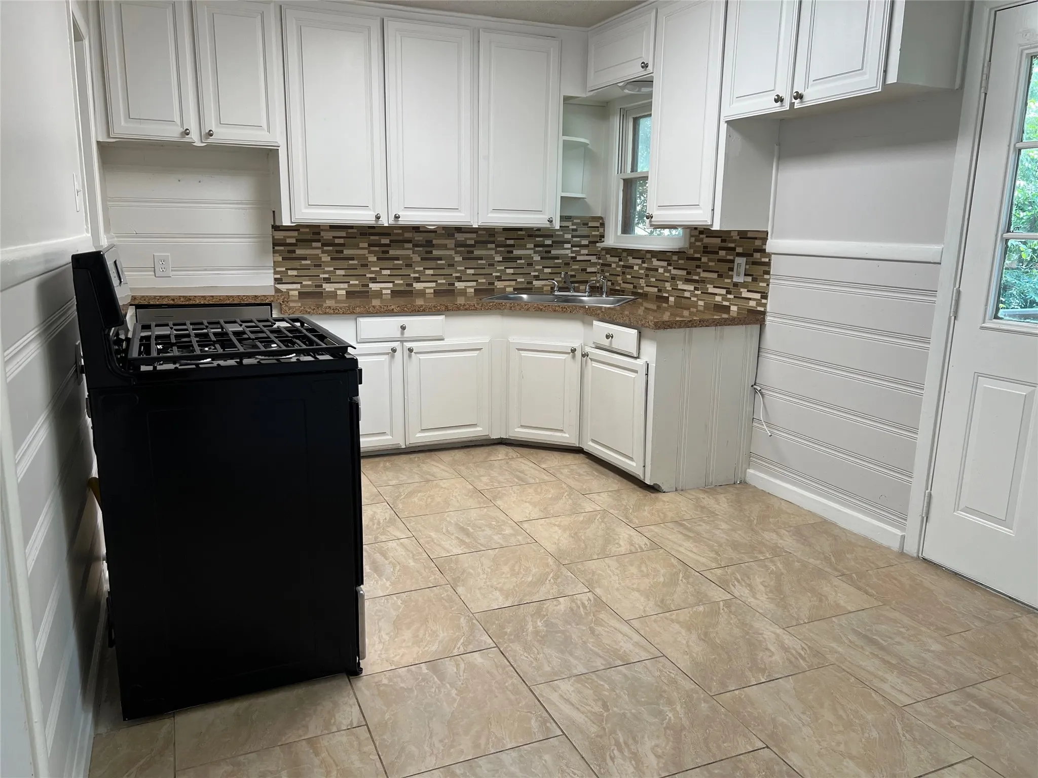 Single Family Residence For Rent in Tarrant County , 213 Wanda Way, Hurst, Texas 76053, 3 Bedroom, 2 Bathroom, Garage spaces, 1,349 Sqft, built in 1958, mls#21328539, Real Estate Agent in Hurst, Homes For Rent in Tarrant county, Homes For Rent in Hurst, Realtor in Hurst Texas, Real Estate Brokerage Independent Realty Texas, Luminita Cordes Realtor
