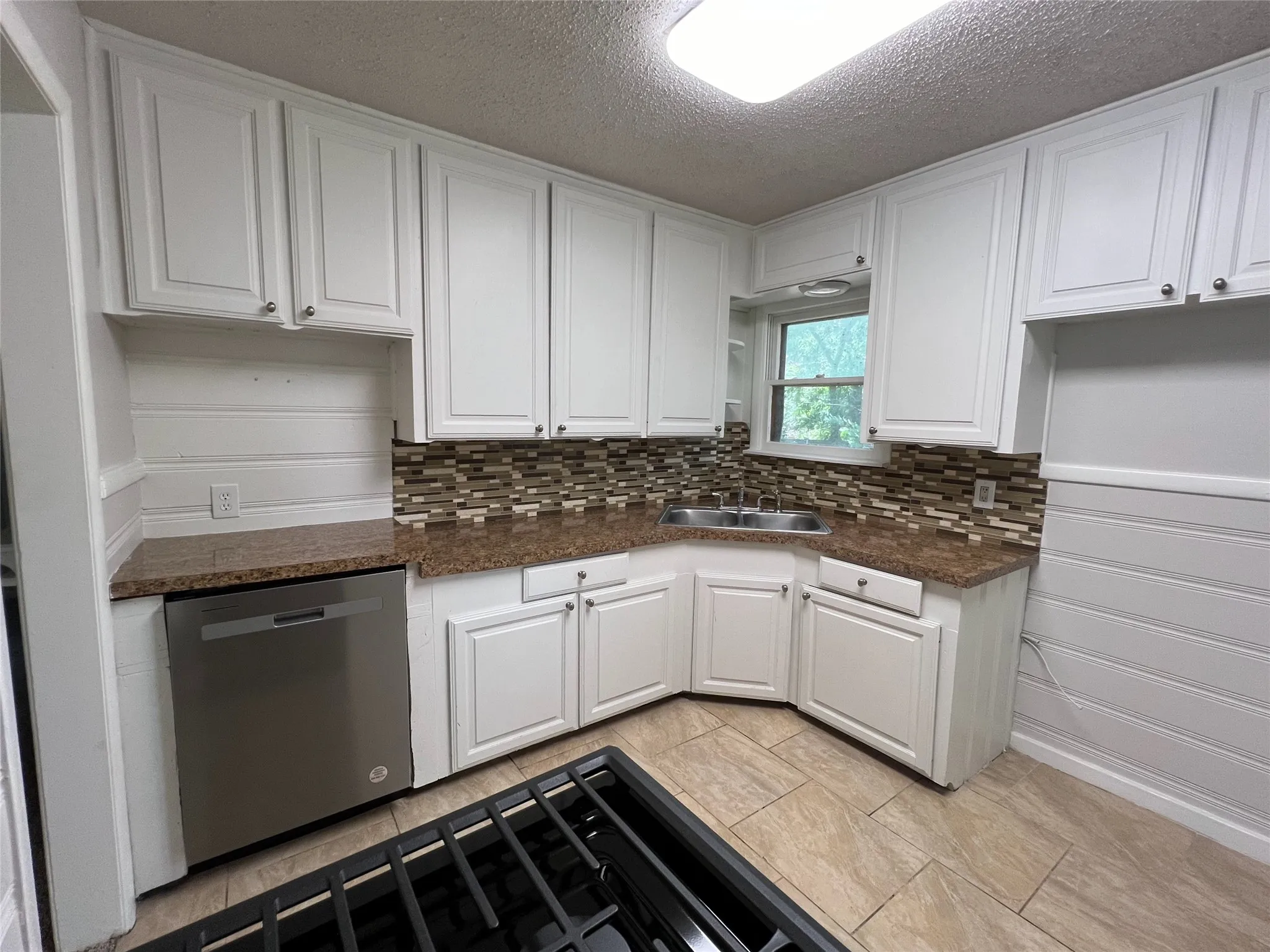 Single Family Residence For Rent in Tarrant County , 213 Wanda Way, Hurst, Texas 76053, 3 Bedroom, 2 Bathroom, Garage spaces, 1,349 Sqft, built in 1958, mls#21328539, Real Estate Agent in Hurst, Homes For Rent in Tarrant county, Homes For Rent in Hurst, Realtor in Hurst Texas, Real Estate Brokerage Independent Realty Texas, Luminita Cordes Realtor