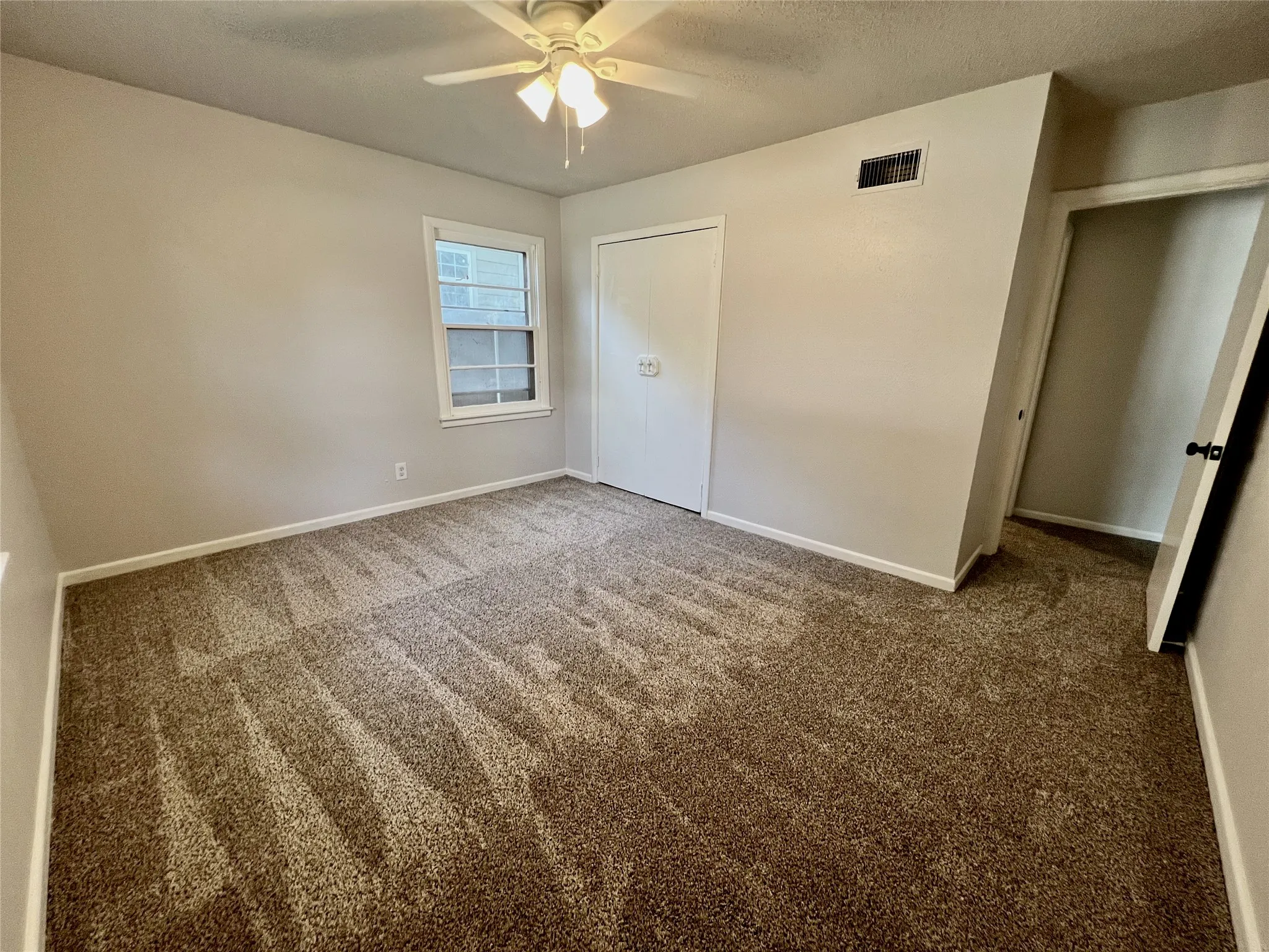 Single Family Residence For Rent in Tarrant County , 213 Wanda Way, Hurst, Texas 76053, 3 Bedroom, 2 Bathroom, Garage spaces, 1,349 Sqft, built in 1958, mls#21328539, Real Estate Agent in Hurst, Homes For Rent in Tarrant county, Homes For Rent in Hurst, Realtor in Hurst Texas, Real Estate Brokerage Independent Realty Texas, Luminita Cordes Realtor
