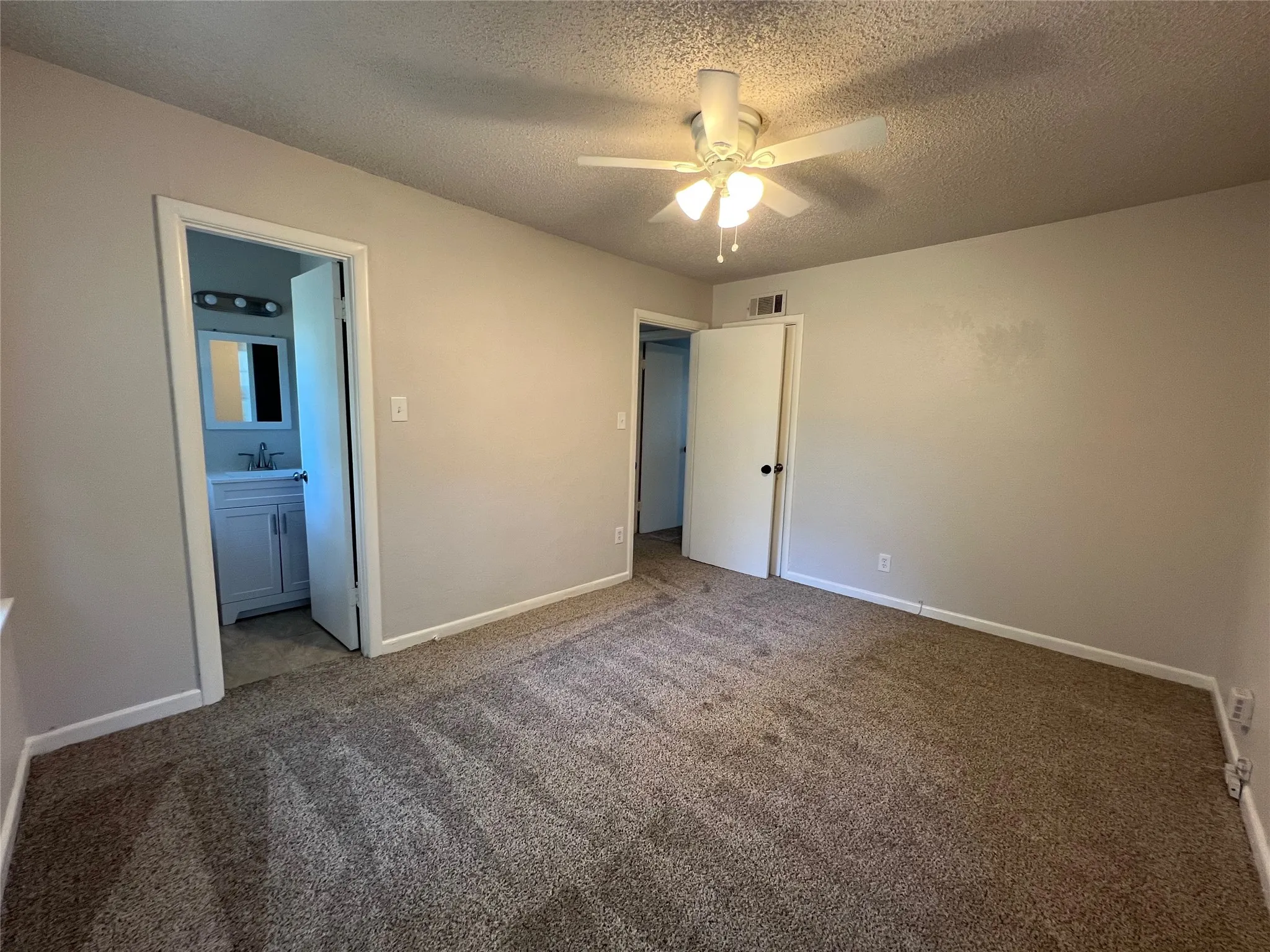 Single Family Residence For Rent in Tarrant County , 213 Wanda Way, Hurst, Texas 76053, 3 Bedroom, 2 Bathroom, Garage spaces, 1,349 Sqft, built in 1958, mls#21328539, Real Estate Agent in Hurst, Homes For Rent in Tarrant county, Homes For Rent in Hurst, Realtor in Hurst Texas, Real Estate Brokerage Independent Realty Texas, Luminita Cordes Realtor