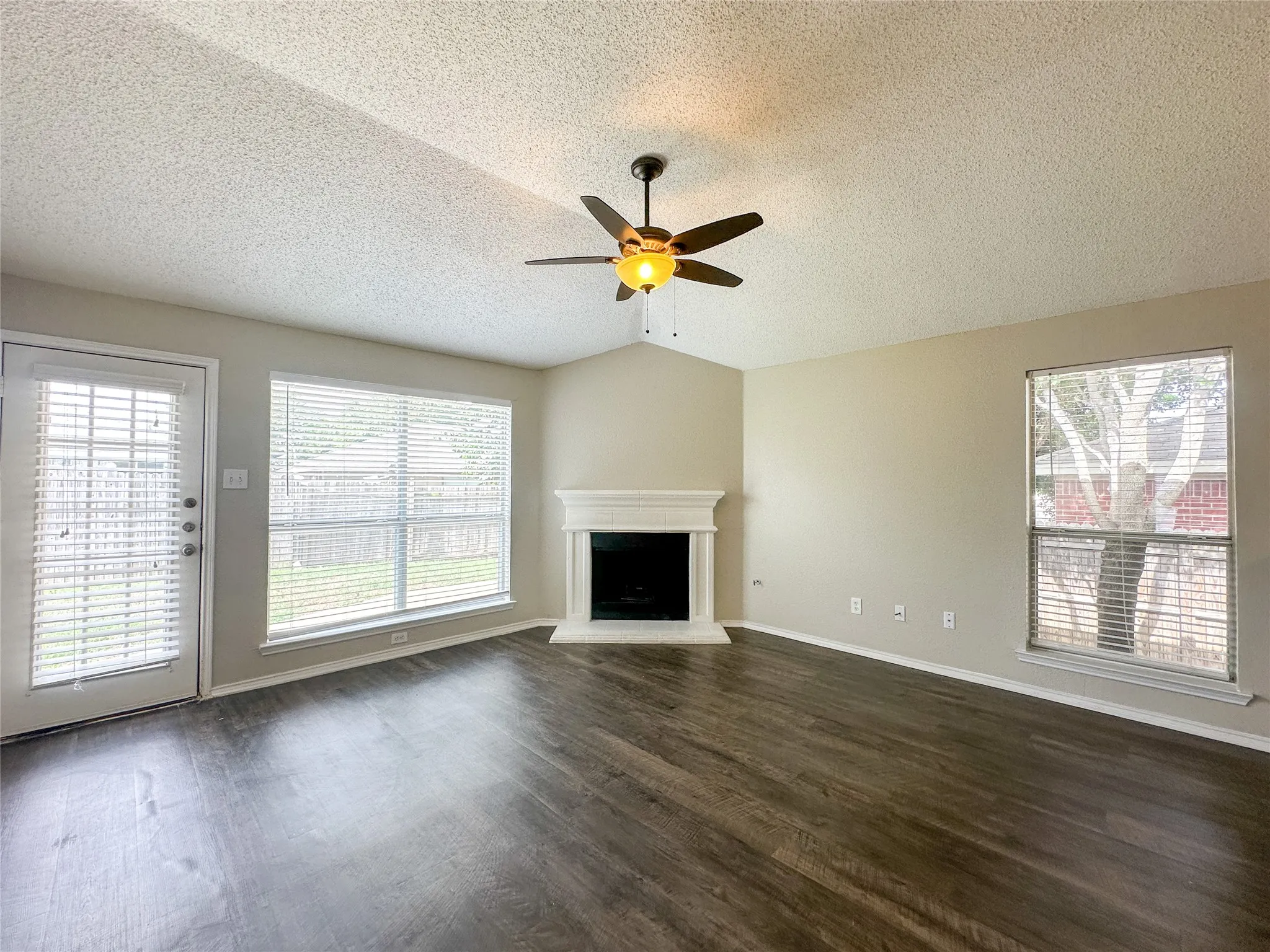 Single Family Residence For Sale in Tarrant County , 10245 Brea Canyon Road, Fort Worth, Texas 76108, 4 Bedroom, 2 Bathroom, 2 Garage spaces, 1,825 Sqft, built in 1999, mls#21328545, Real Estate Agent in Fort Worth, Homes For Sale in Tarrant county, Homes For Sale in Fort Worth, Realtor in Fort Worth Texas, Real Estate Brokerage Independent Realty Texas, Luminita Cordes Realtor