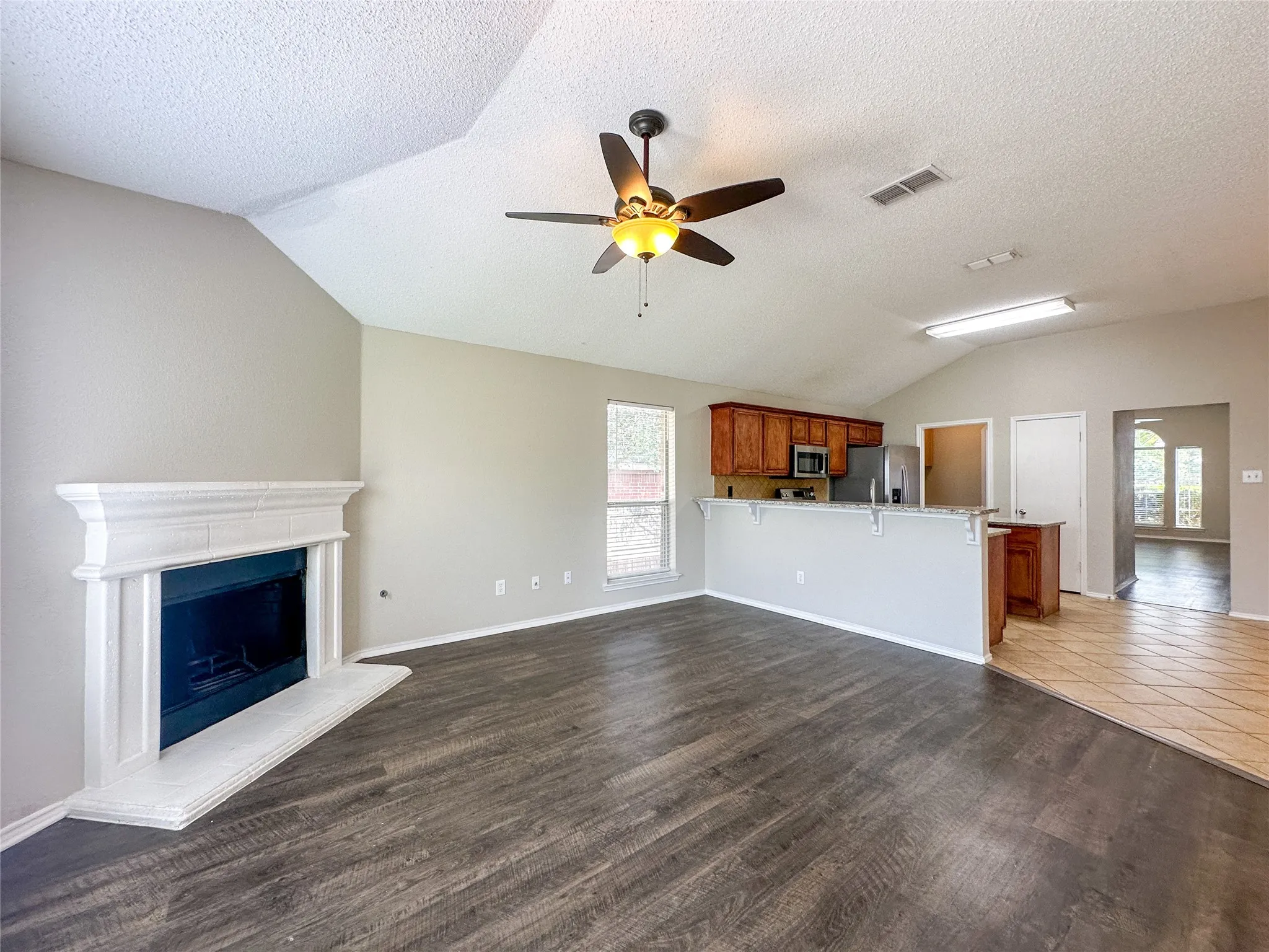 Single Family Residence For Sale in Tarrant County , 10245 Brea Canyon Road, Fort Worth, Texas 76108, 4 Bedroom, 2 Bathroom, 2 Garage spaces, 1,825 Sqft, built in 1999, mls#21328545, Real Estate Agent in Fort Worth, Homes For Sale in Tarrant county, Homes For Sale in Fort Worth, Realtor in Fort Worth Texas, Real Estate Brokerage Independent Realty Texas, Luminita Cordes Realtor