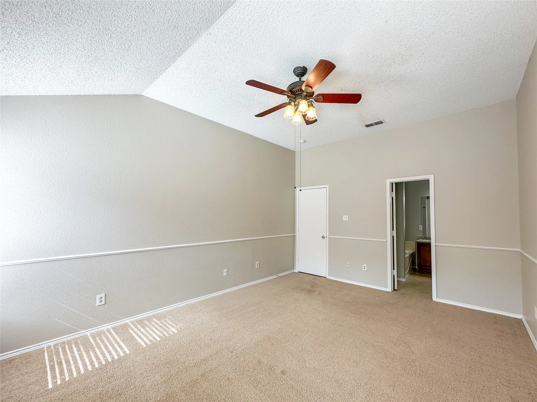 Single Family Residence For Sale in Tarrant County , 10245 Brea Canyon Road, Fort Worth, Texas 76108, 4 Bedroom, 2 Bathroom, 2 Garage spaces, 1,825 Sqft, built in 1999, mls#21328545, Real Estate Agent in Fort Worth, Homes For Sale in Tarrant county, Homes For Sale in Fort Worth, Realtor in Fort Worth Texas, Real Estate Brokerage Independent Realty Texas, Luminita Cordes Realtor