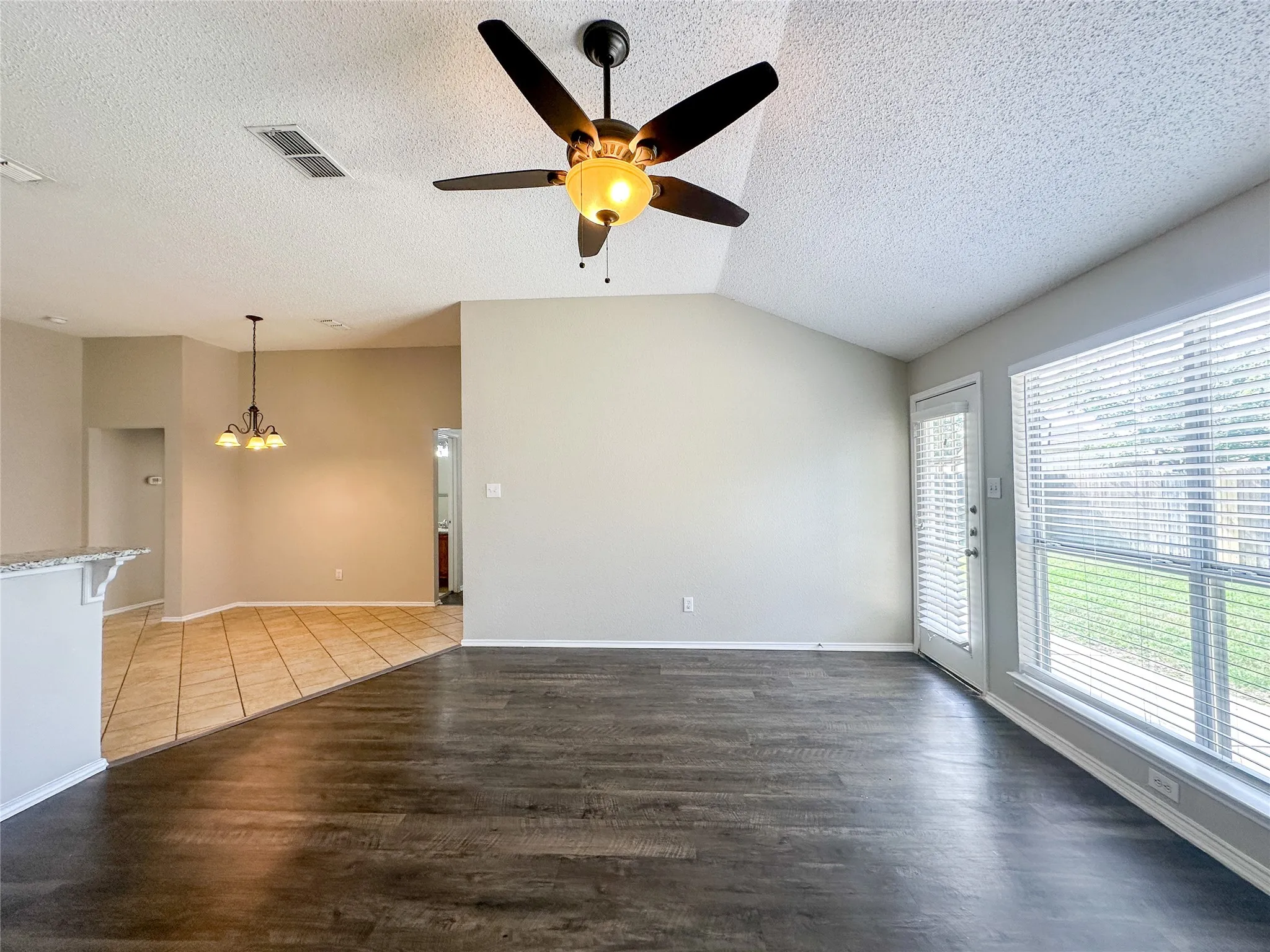 Single Family Residence For Sale in Tarrant County , 10245 Brea Canyon Road, Fort Worth, Texas 76108, 4 Bedroom, 2 Bathroom, 2 Garage spaces, 1,825 Sqft, built in 1999, mls#21328545, Real Estate Agent in Fort Worth, Homes For Sale in Tarrant county, Homes For Sale in Fort Worth, Realtor in Fort Worth Texas, Real Estate Brokerage Independent Realty Texas, Luminita Cordes Realtor