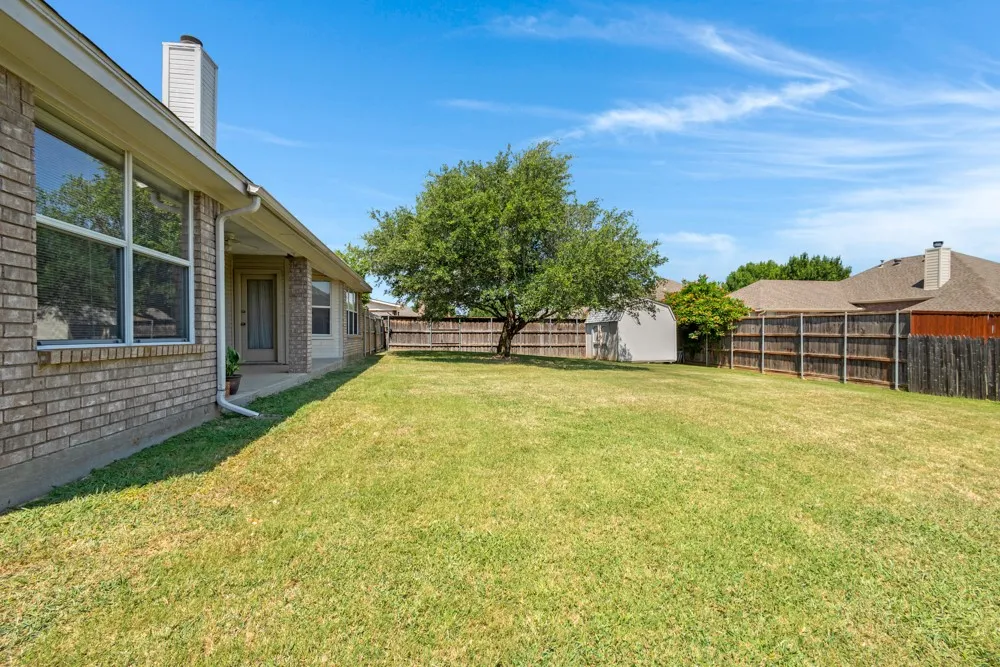 Single Family Residence For Sale in Denton County , 135 Honeysuckle Drive, Justin, Texas 76247, 4 Bedroom, 2 Bathroom, 2 Garage spaces, 2,042 Sqft, built in 1998, mls#21327135, Real Estate Agent in Justin, Homes For Sale in Denton county, Homes For Sale in Justin, Realtor in Justin Texas, Real Estate Brokerage Independent Realty Texas, Luminita Cordes Realtor