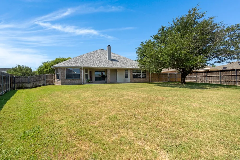 Single Family Residence For Sale in Denton County , 135 Honeysuckle Drive, Justin, Texas 76247, 4 Bedroom, 2 Bathroom, 2 Garage spaces, 2,042 Sqft, built in 1998, mls#21327135, Real Estate Agent in Justin, Homes For Sale in Denton county, Homes For Sale in Justin, Realtor in Justin Texas, Real Estate Brokerage Independent Realty Texas, Luminita Cordes Realtor