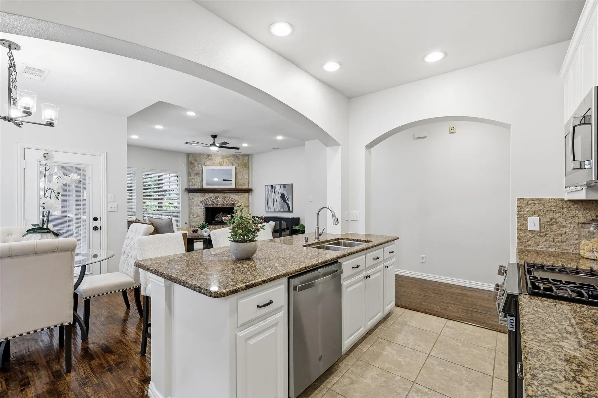 Single Family Residence For Sale in Denton County , 1336 Burnett Drive, Lantana, Texas 76226, 4 Bedroom, 3 Bathroom, 2 Garage spaces, 2,853 Sqft, built in 2007, mls#21294064, Real Estate Agent in Lantana, Homes For Sale in Denton county, Homes For Sale in Lantana, Realtor in Lantana Texas, Real Estate Brokerage Independent Realty Texas, Luminita Cordes Realtor