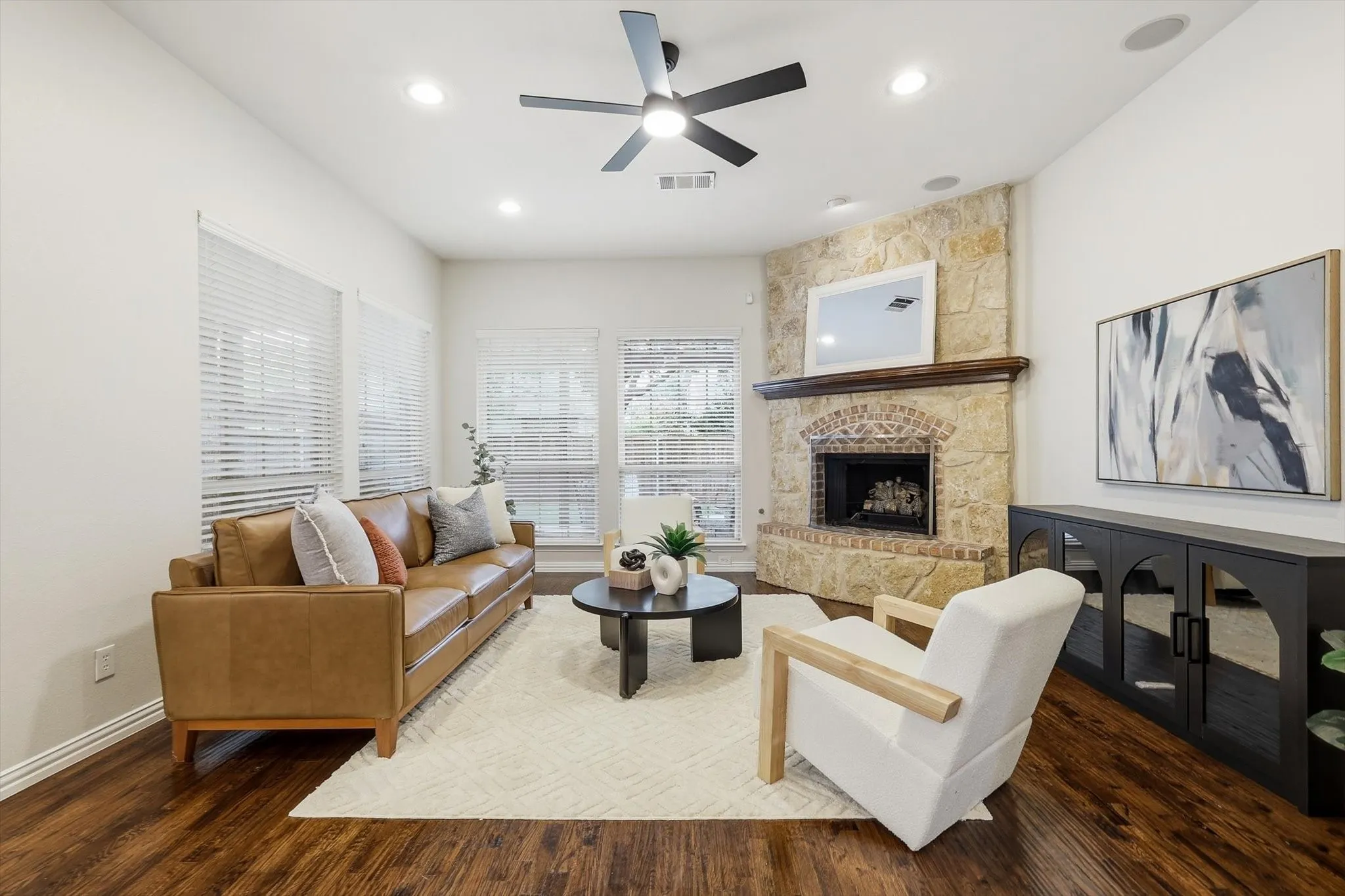 Single Family Residence For Sale in Denton County , 1336 Burnett Drive, Lantana, Texas 76226, 4 Bedroom, 3 Bathroom, 2 Garage spaces, 2,853 Sqft, built in 2007, mls#21294064, Real Estate Agent in Lantana, Homes For Sale in Denton county, Homes For Sale in Lantana, Realtor in Lantana Texas, Real Estate Brokerage Independent Realty Texas, Luminita Cordes Realtor