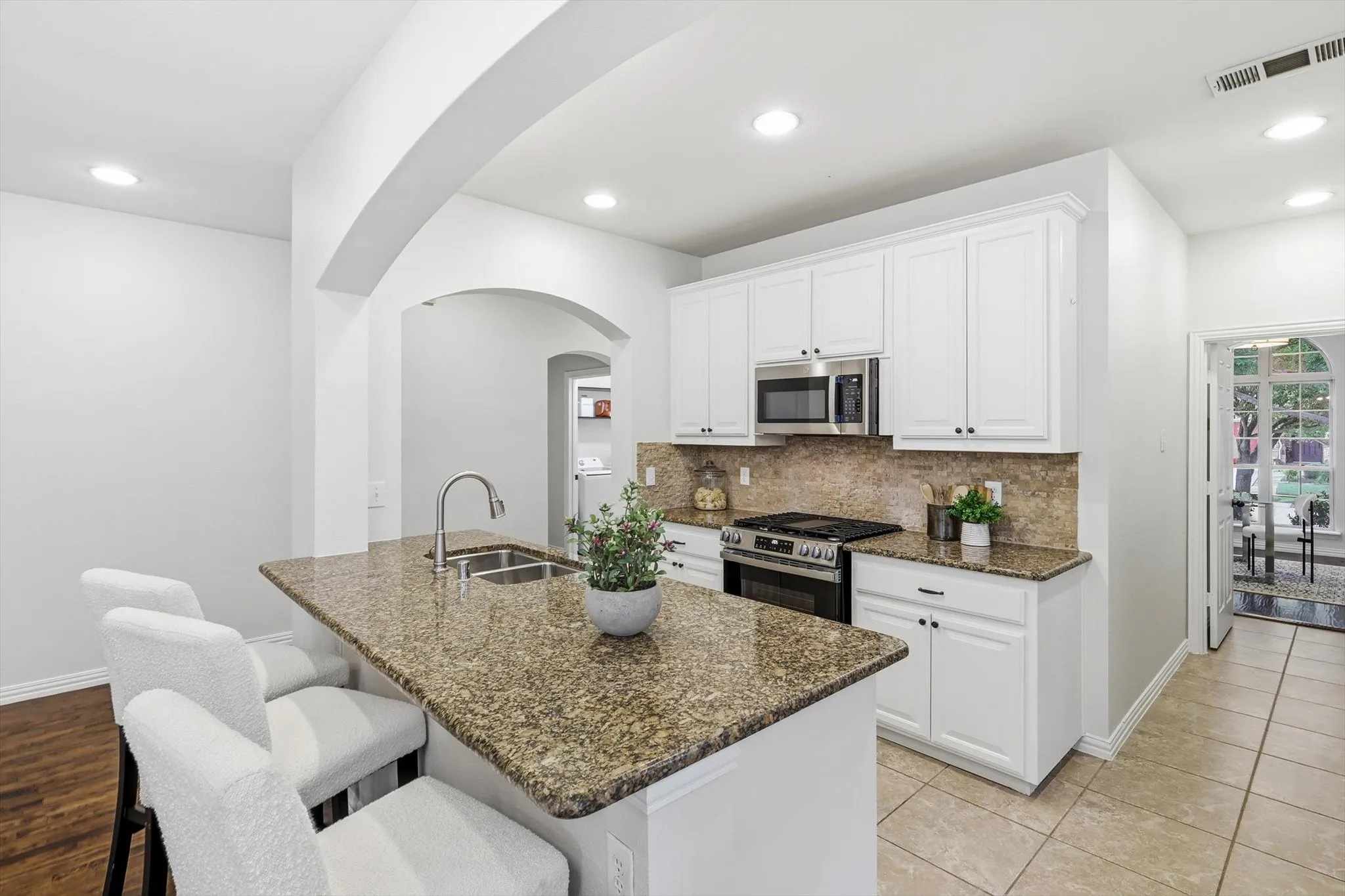 Single Family Residence For Sale in Denton County , 1336 Burnett Drive, Lantana, Texas 76226, 4 Bedroom, 3 Bathroom, 2 Garage spaces, 2,853 Sqft, built in 2007, mls#21294064, Real Estate Agent in Lantana, Homes For Sale in Denton county, Homes For Sale in Lantana, Realtor in Lantana Texas, Real Estate Brokerage Independent Realty Texas, Luminita Cordes Realtor
