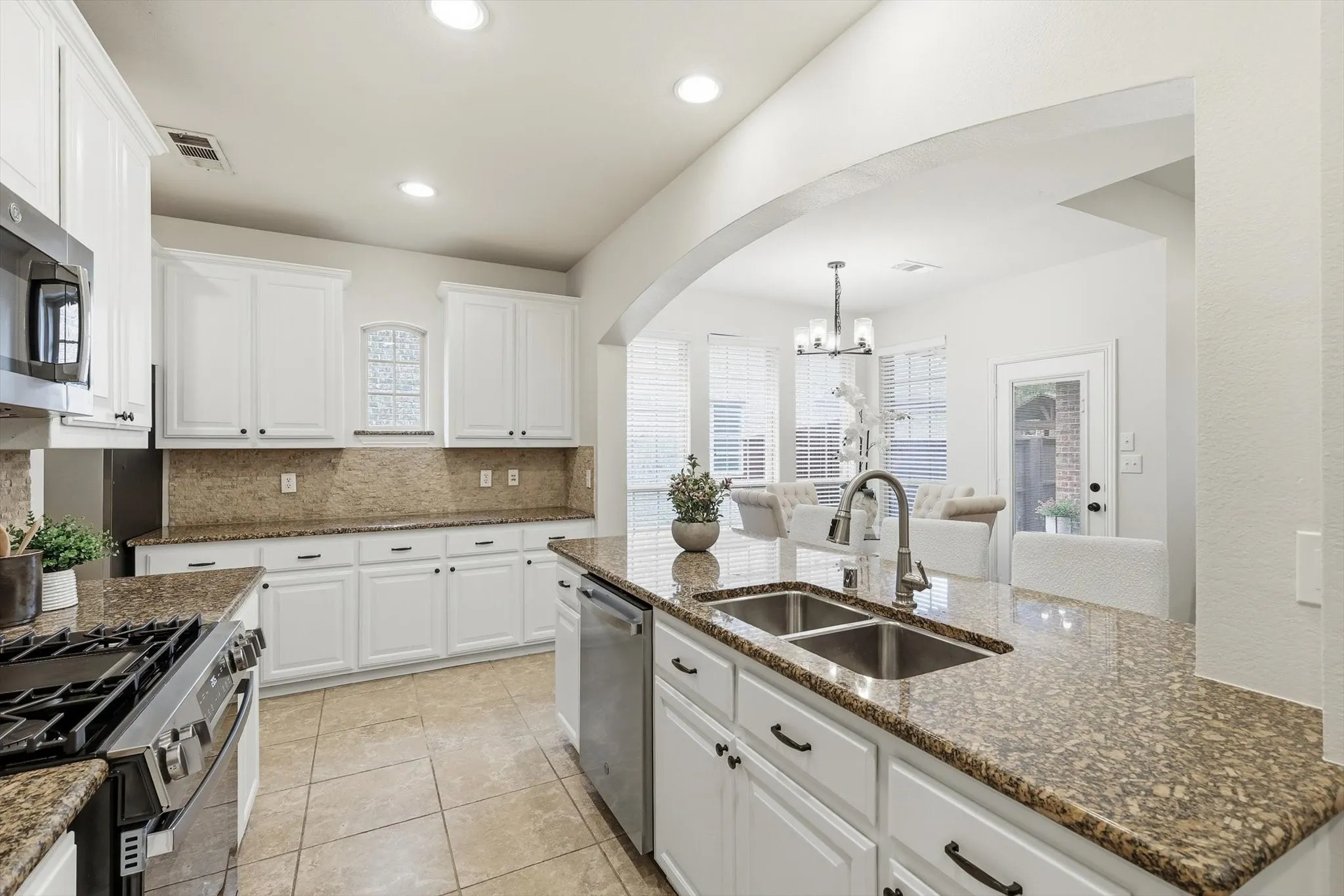 Single Family Residence For Sale in Denton County , 1336 Burnett Drive, Lantana, Texas 76226, 4 Bedroom, 3 Bathroom, 2 Garage spaces, 2,853 Sqft, built in 2007, mls#21294064, Real Estate Agent in Lantana, Homes For Sale in Denton county, Homes For Sale in Lantana, Realtor in Lantana Texas, Real Estate Brokerage Independent Realty Texas, Luminita Cordes Realtor