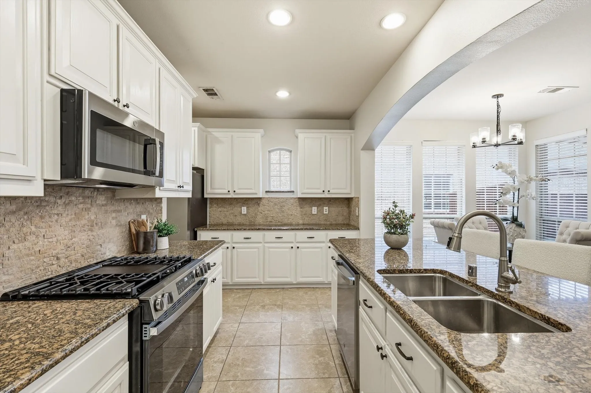 Single Family Residence For Sale in Denton County , 1336 Burnett Drive, Lantana, Texas 76226, 4 Bedroom, 3 Bathroom, 2 Garage spaces, 2,853 Sqft, built in 2007, mls#21294064, Real Estate Agent in Lantana, Homes For Sale in Denton county, Homes For Sale in Lantana, Realtor in Lantana Texas, Real Estate Brokerage Independent Realty Texas, Luminita Cordes Realtor