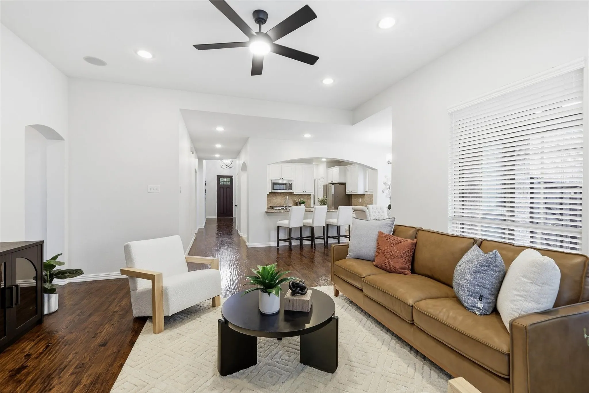 Single Family Residence For Sale in Denton County , 1336 Burnett Drive, Lantana, Texas 76226, 4 Bedroom, 3 Bathroom, 2 Garage spaces, 2,853 Sqft, built in 2007, mls#21294064, Real Estate Agent in Lantana, Homes For Sale in Denton county, Homes For Sale in Lantana, Realtor in Lantana Texas, Real Estate Brokerage Independent Realty Texas, Luminita Cordes Realtor