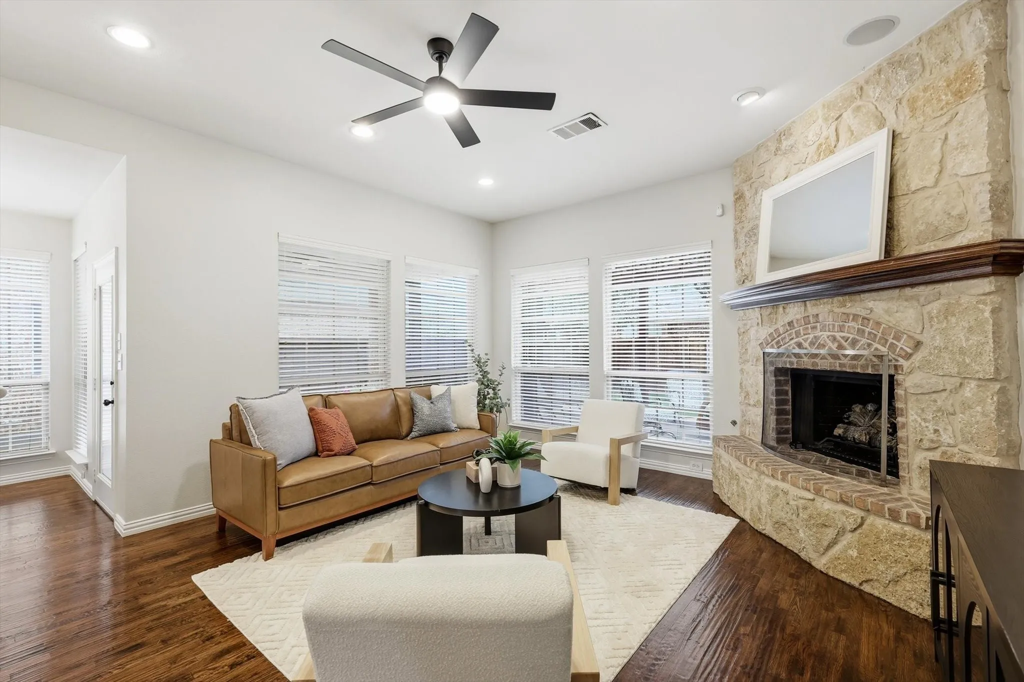 Single Family Residence For Sale in Denton County , 1336 Burnett Drive, Lantana, Texas 76226, 4 Bedroom, 3 Bathroom, 2 Garage spaces, 2,853 Sqft, built in 2007, mls#21294064, Real Estate Agent in Lantana, Homes For Sale in Denton county, Homes For Sale in Lantana, Realtor in Lantana Texas, Real Estate Brokerage Independent Realty Texas, Luminita Cordes Realtor